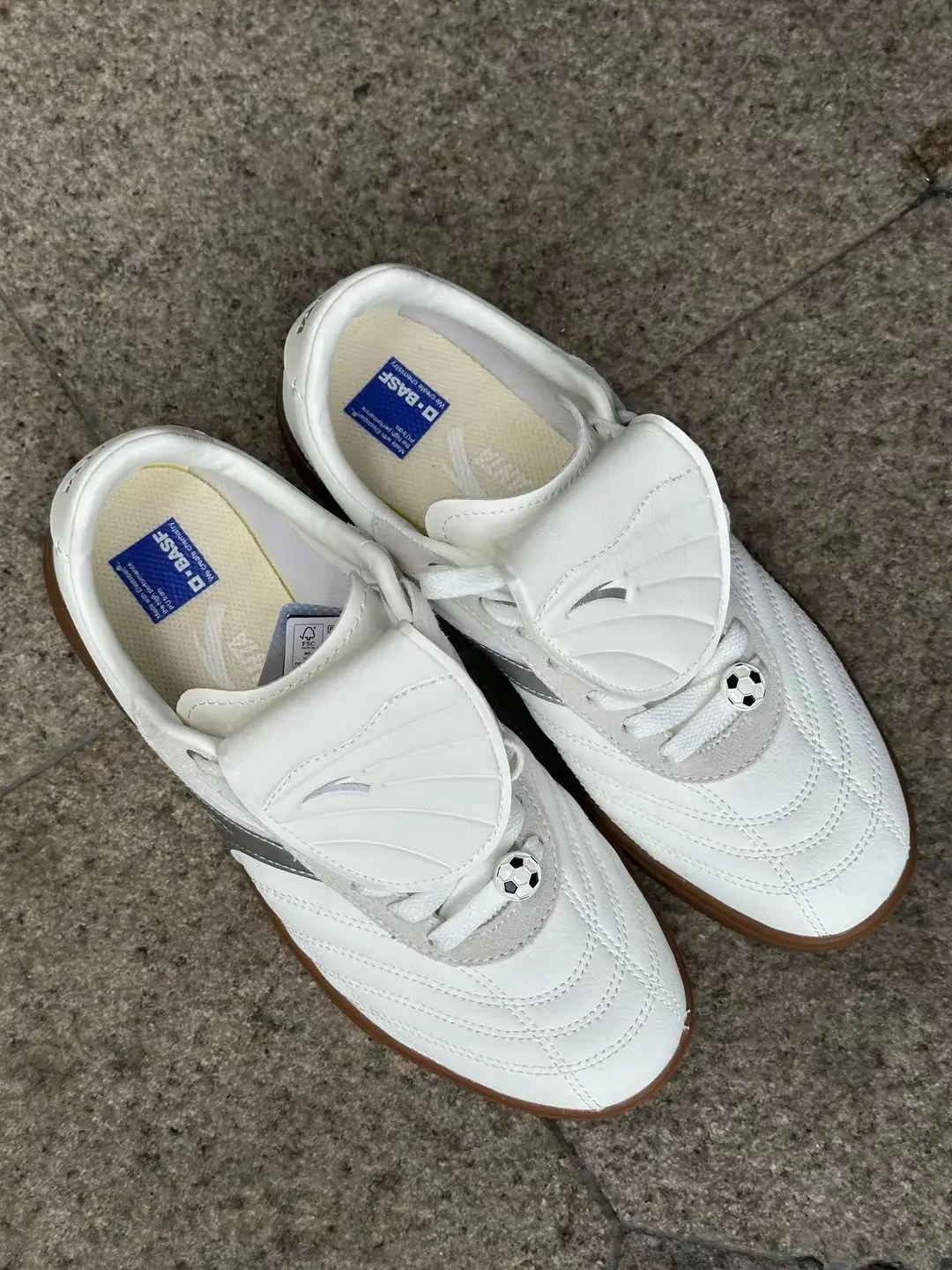安踏复古足球德训鞋|小众高颜值,上脚超吸睛👟