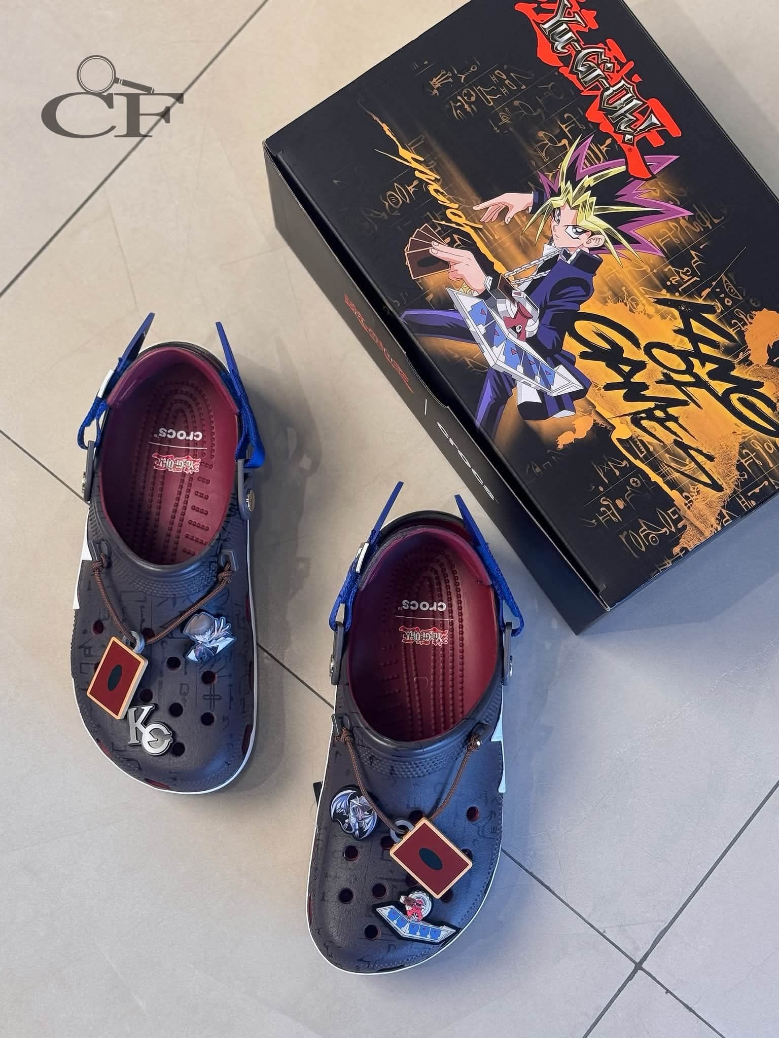 Crocs × 游戏王 武藤游戏 主角款联名洞洞鞋