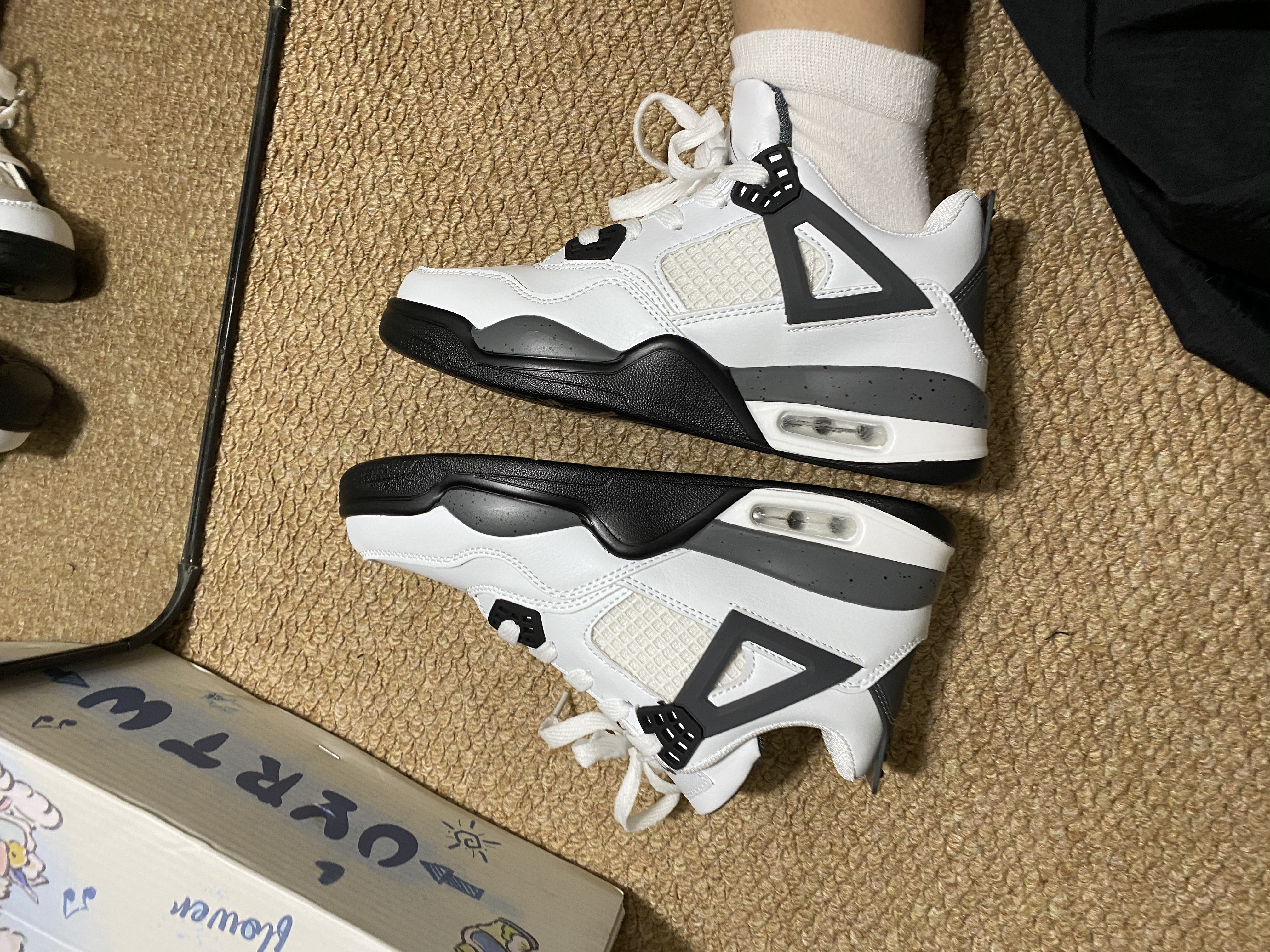 AJ4白水泥真的是百看不厌的经典款！实物颜值真的惊到我✨