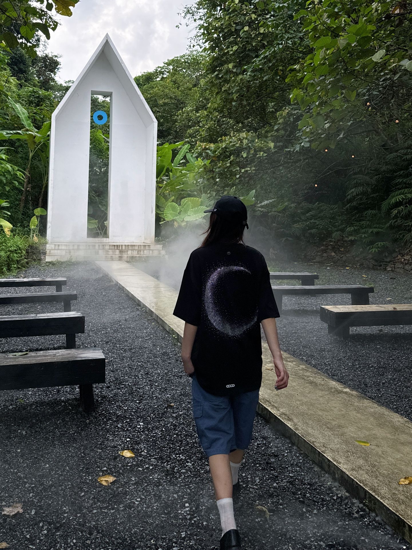 出游look | 闪钻黑T潮流酷炫