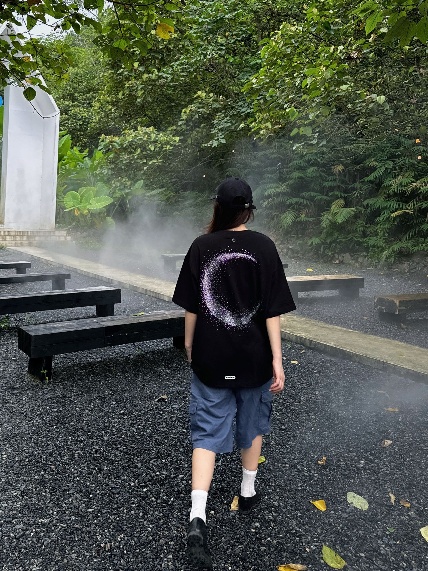 出游look | 闪钻黑T潮流酷炫