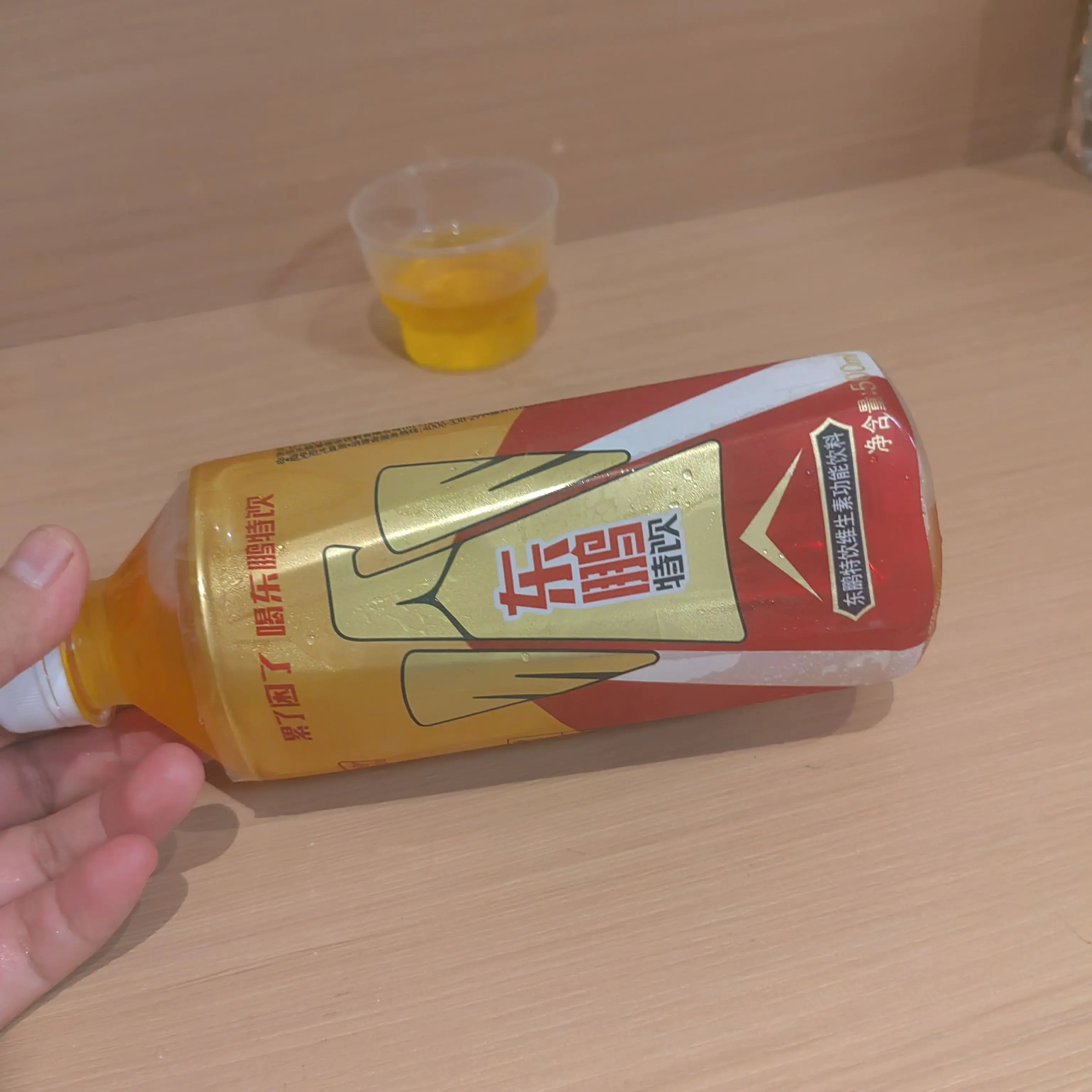 熬夜加班续命神器,东鹏特饮一口提神醒脑