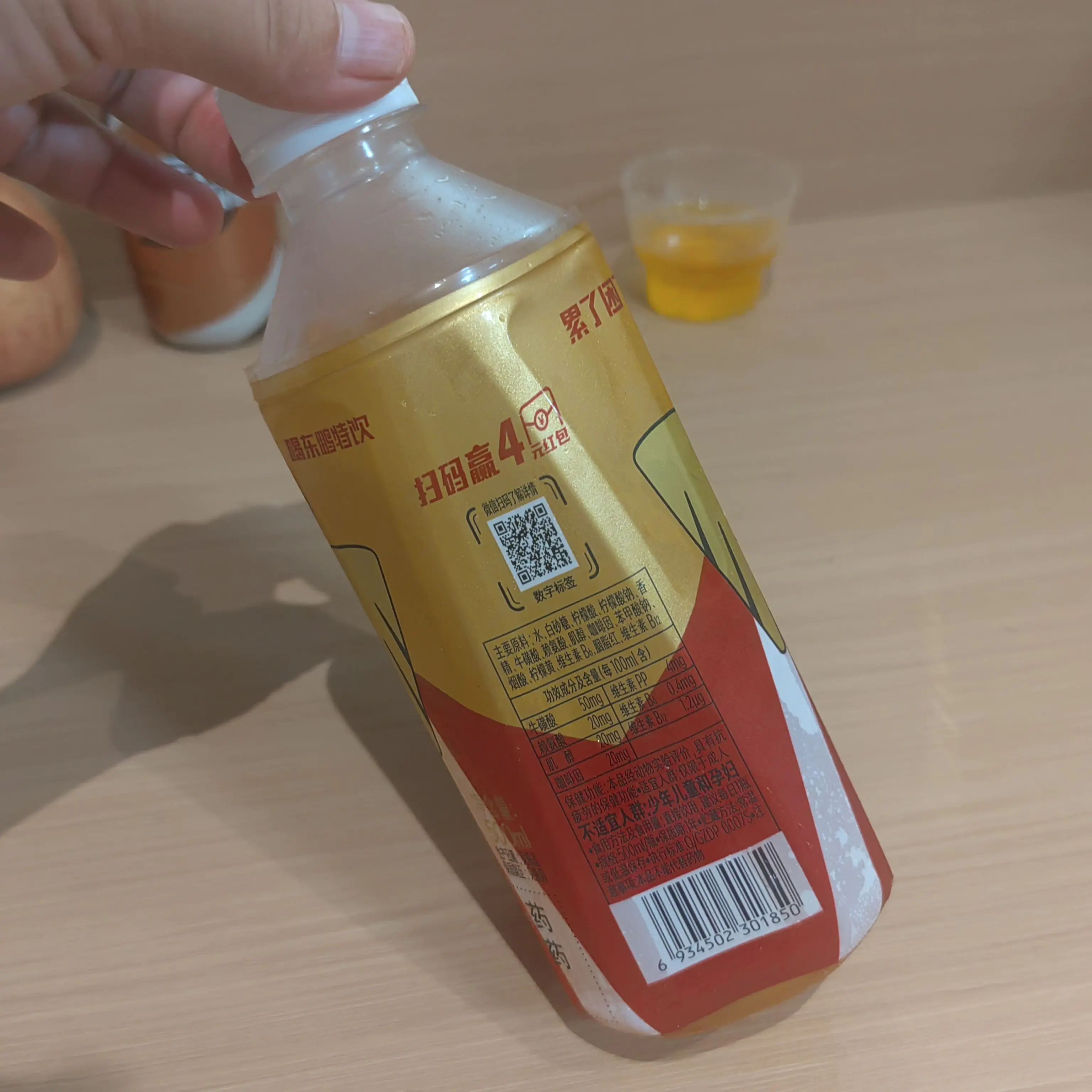 熬夜加班续命神器,东鹏特饮一口提神醒脑