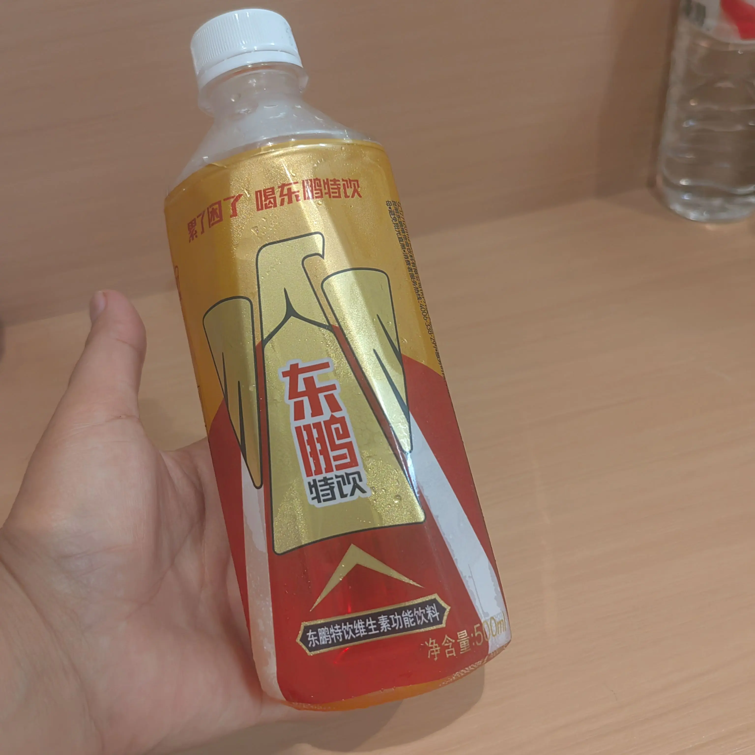 熬夜加班续命神器,东鹏特饮一口提神醒脑