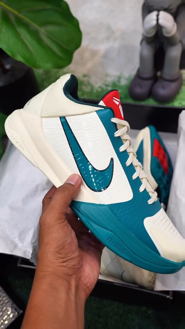 Kobe 5 Protro 凯特琳·克拉克｜奶白湖蓝 复古质感拉满