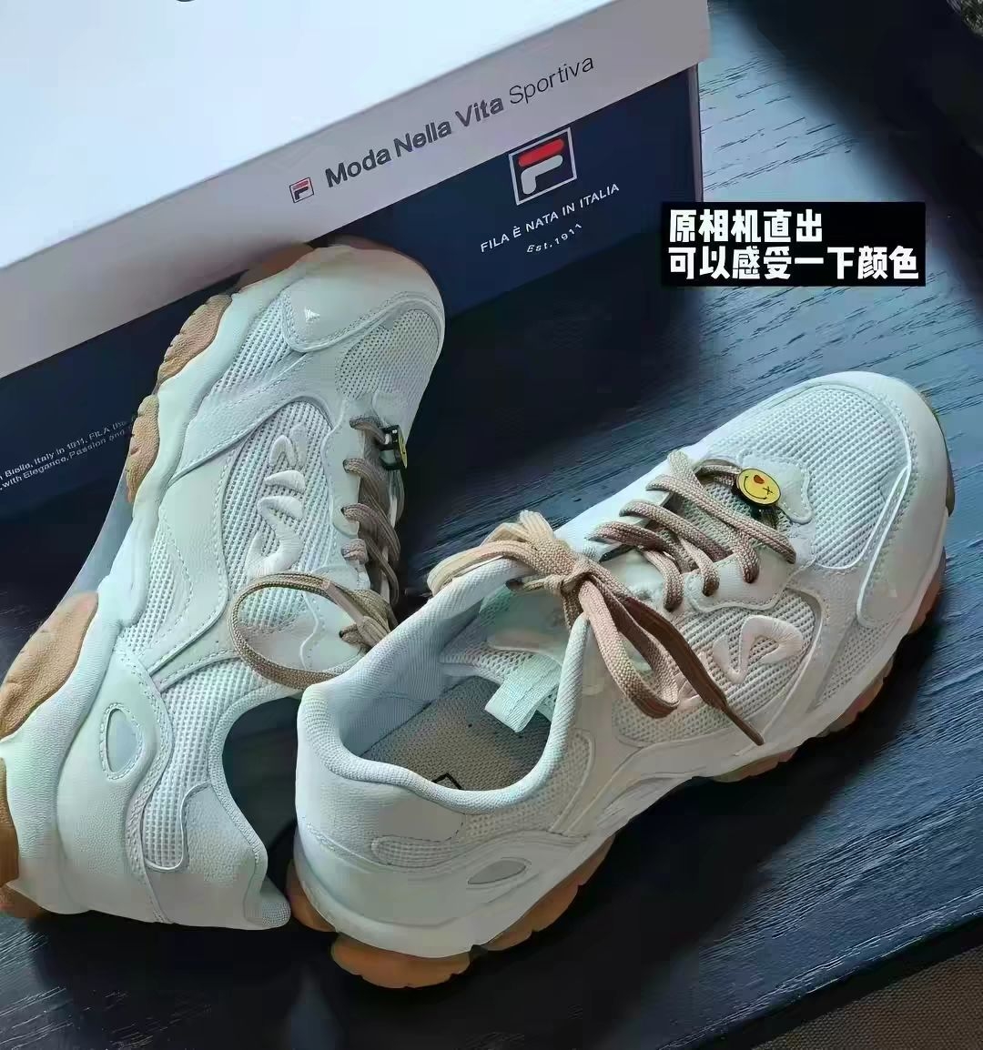 浅灰奶白FILA户外老爹鞋|网面透气,日常百搭