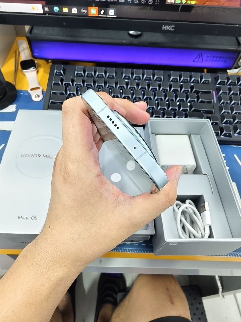 荣耀用力过猛,3倍长焦+骁龙8至尊+7000mAh,价格一跌再跌