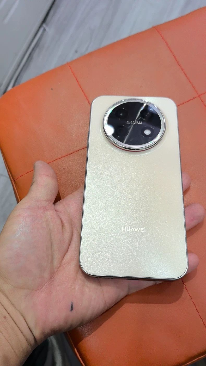 6.84英寸+8500mAh+麒麟8000，华为目前销量最好的手机，仅1609元！