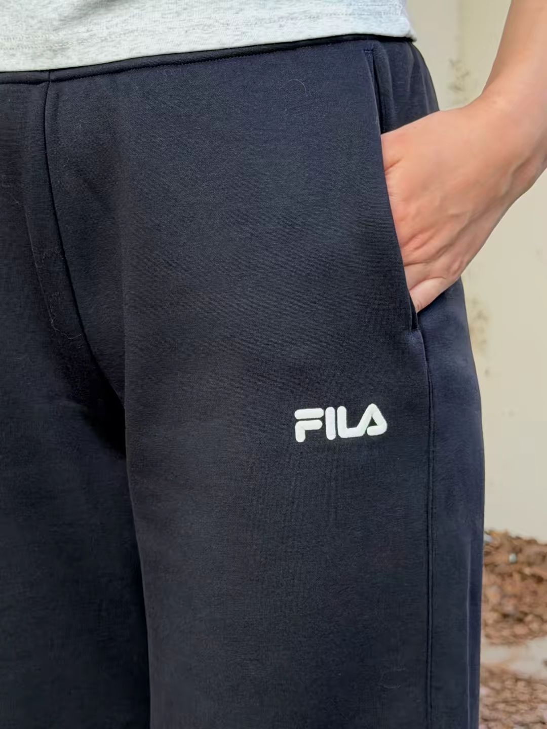 FILA经典黑卫裤|宽松不紧绷,懒人穿搭本命