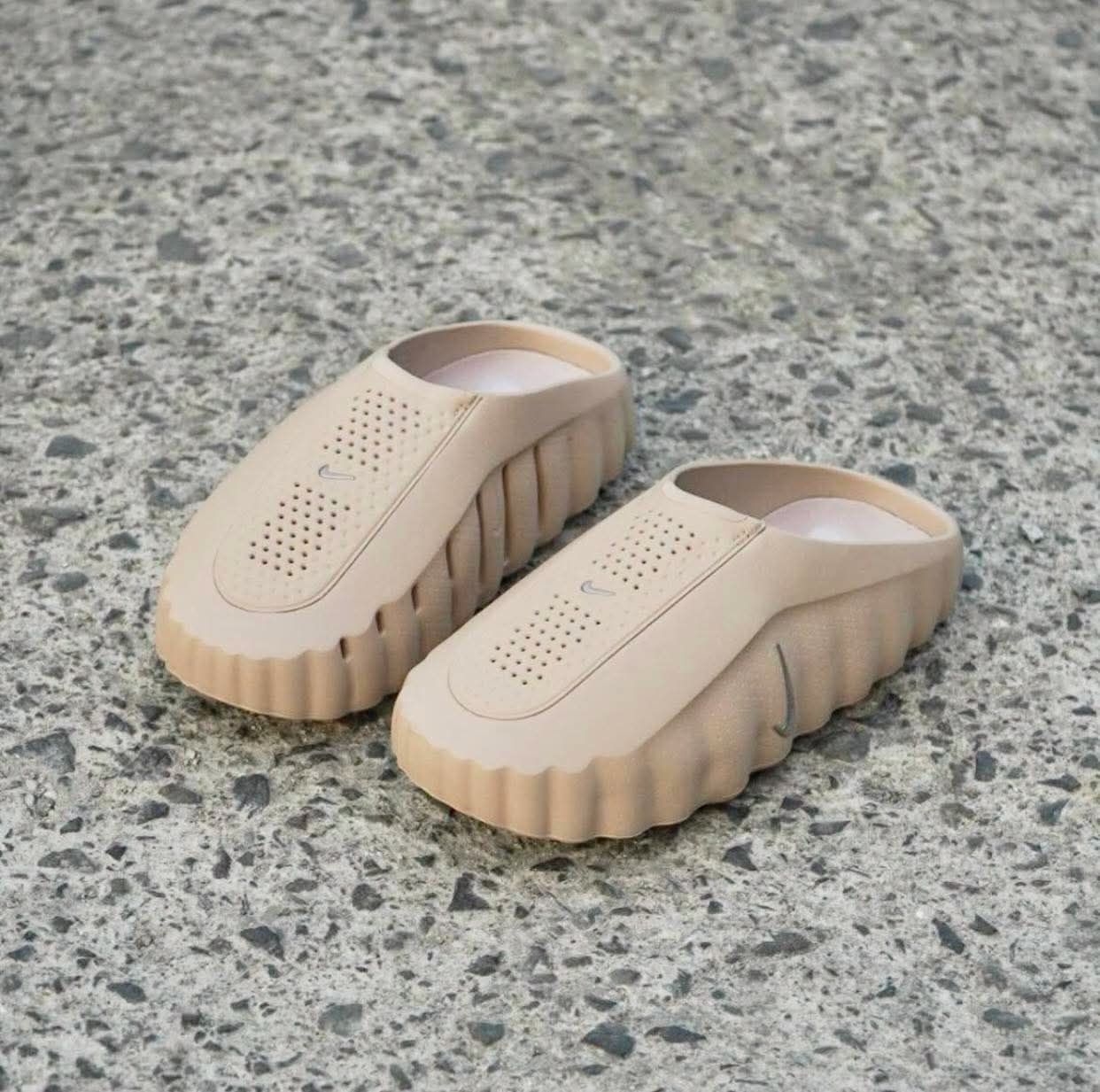 Nike Mind 001，自带足底按摩的赛前拖鞋