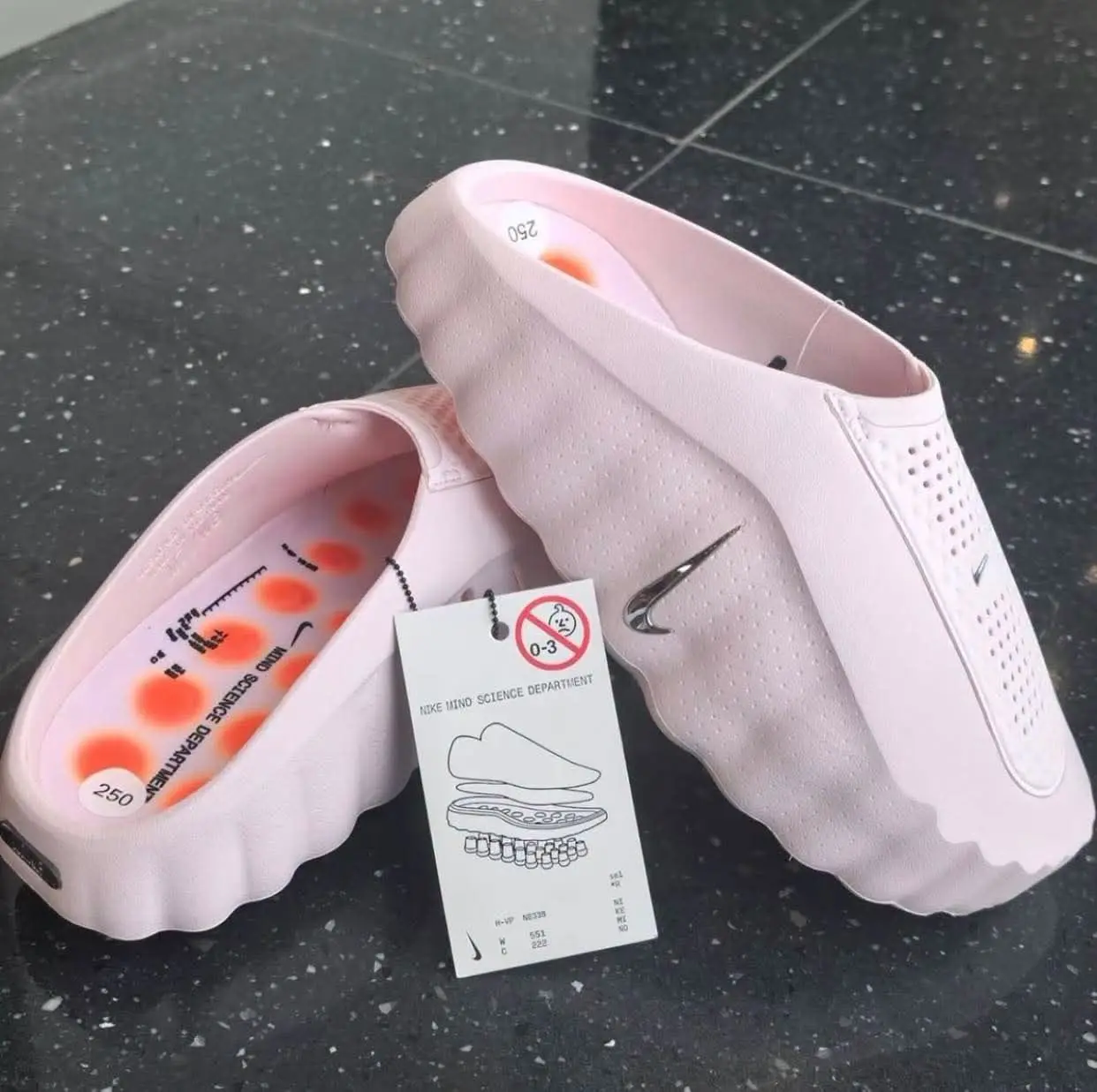 Nike Mind 001 浅粉,赛前唤醒穆勒拖新配色