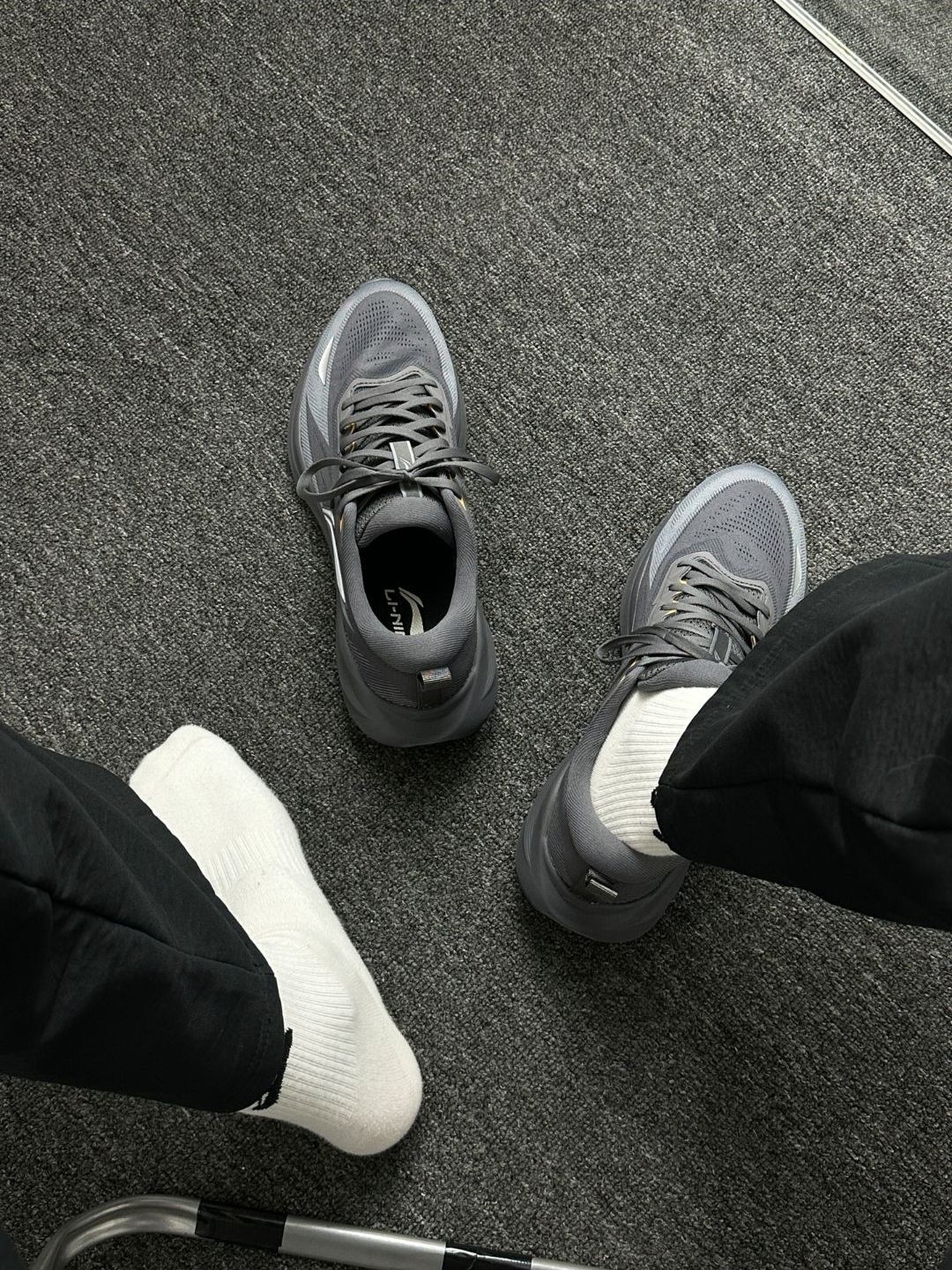 李宁吾跃4V2上脚实测,体考通勤两用真的靠谱吗?