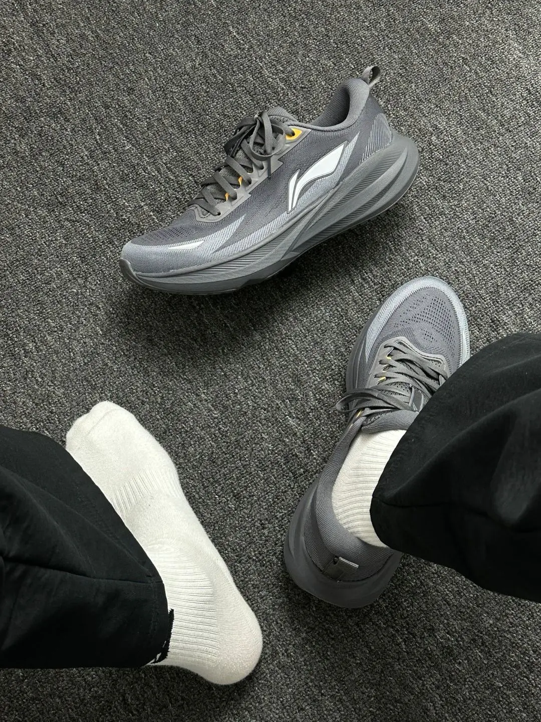 李宁吾跃4V2上脚实测,体考通勤两用真的靠谱吗?