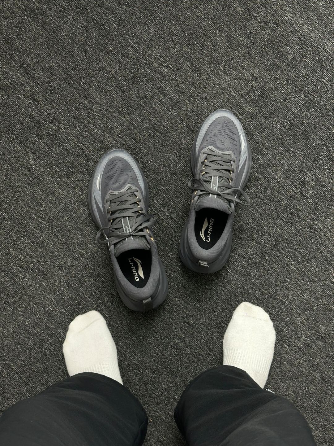 李宁吾跃4V2上脚实测,体考通勤两用真的靠谱吗?