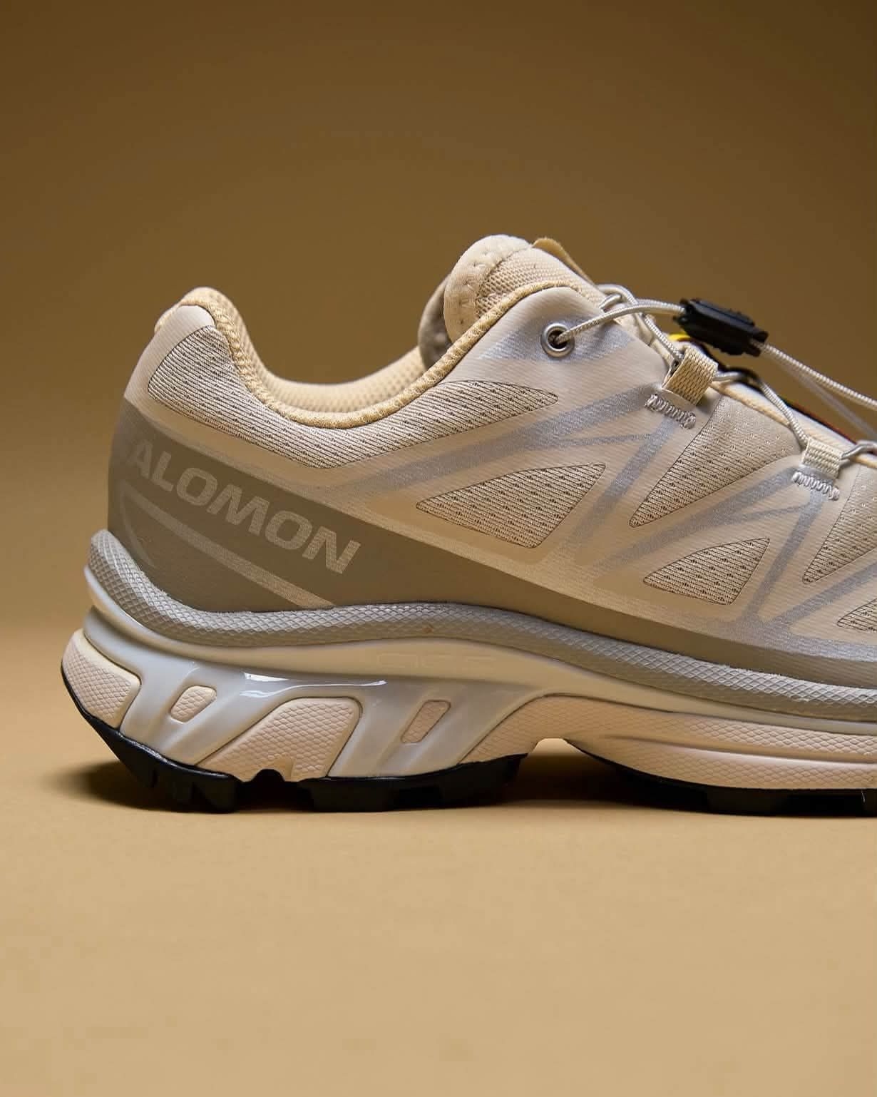 Salomon XT‑6 浅沙银,户外山系顶流跑鞋