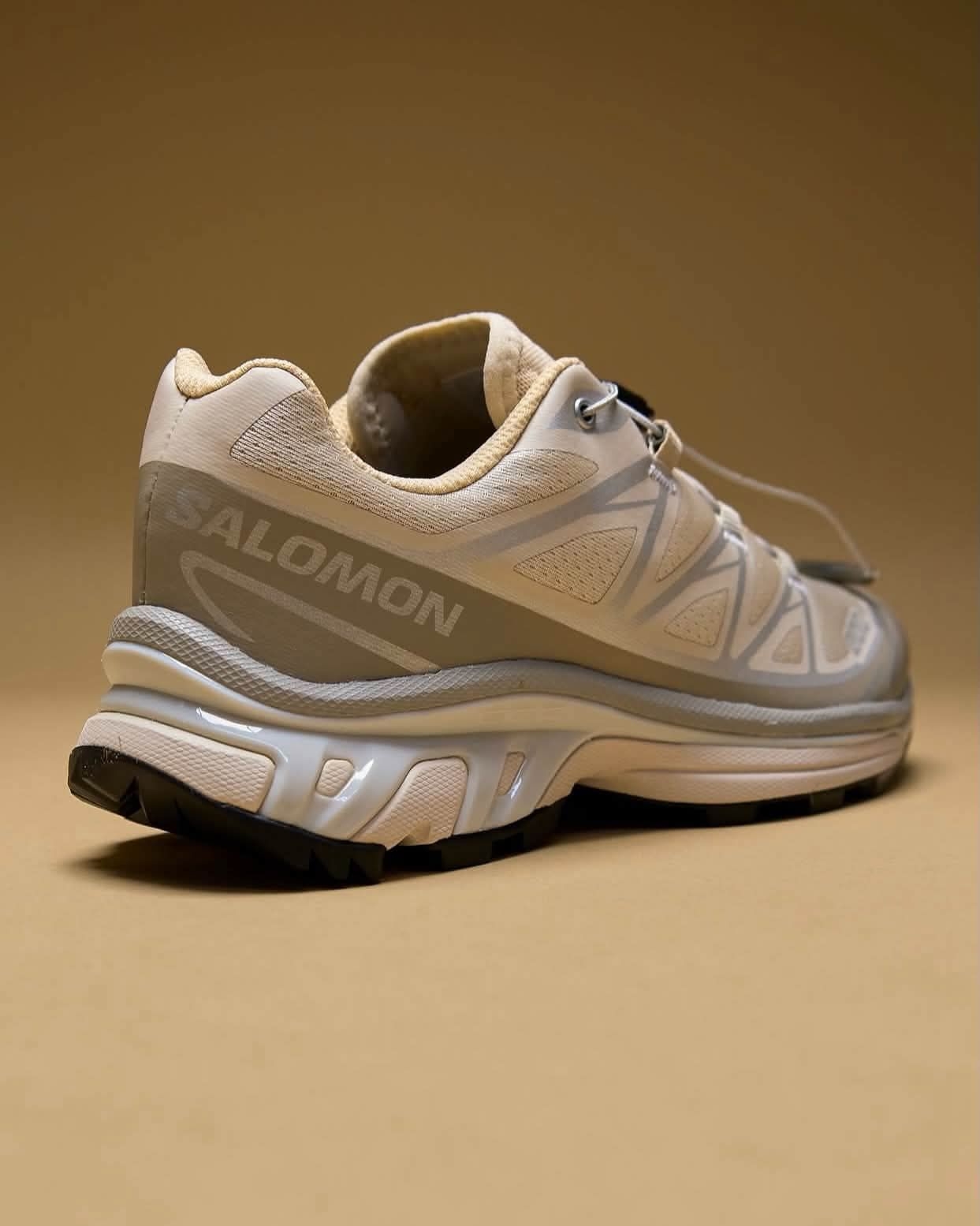 Salomon XT‑6 浅沙银,户外山系顶流跑鞋