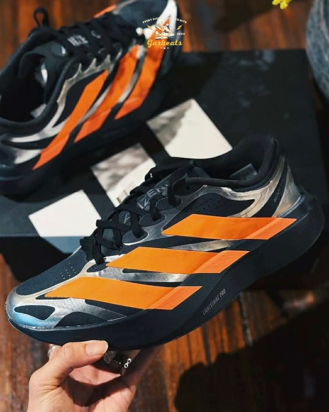 Adizero EVO SL EXO 黑银橙，前卫机甲竞速跑鞋