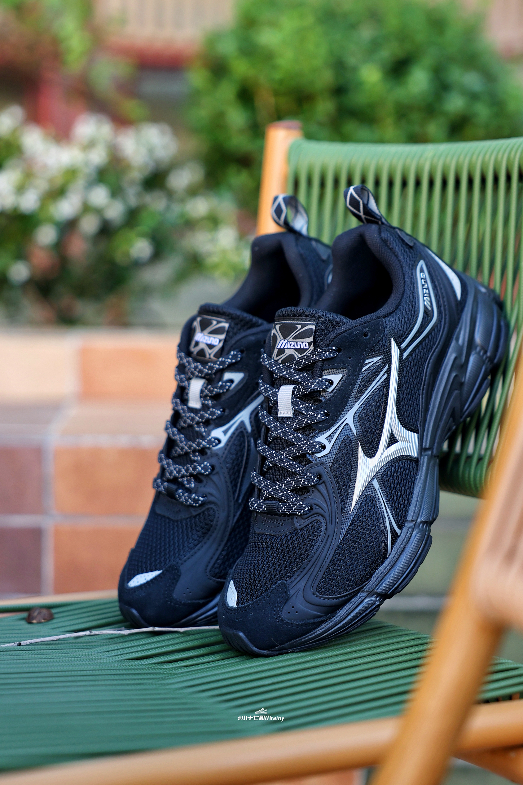 秋日Citywalk必备！Mizuno千禧复古黑，百搭显瘦太香了👟