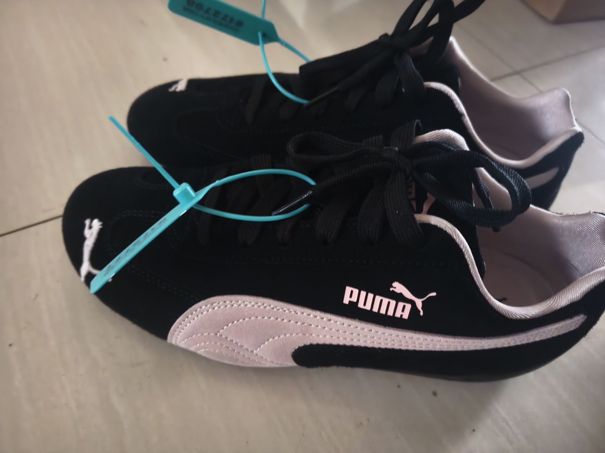 被这双PUMA黑粉鞋拿捏了