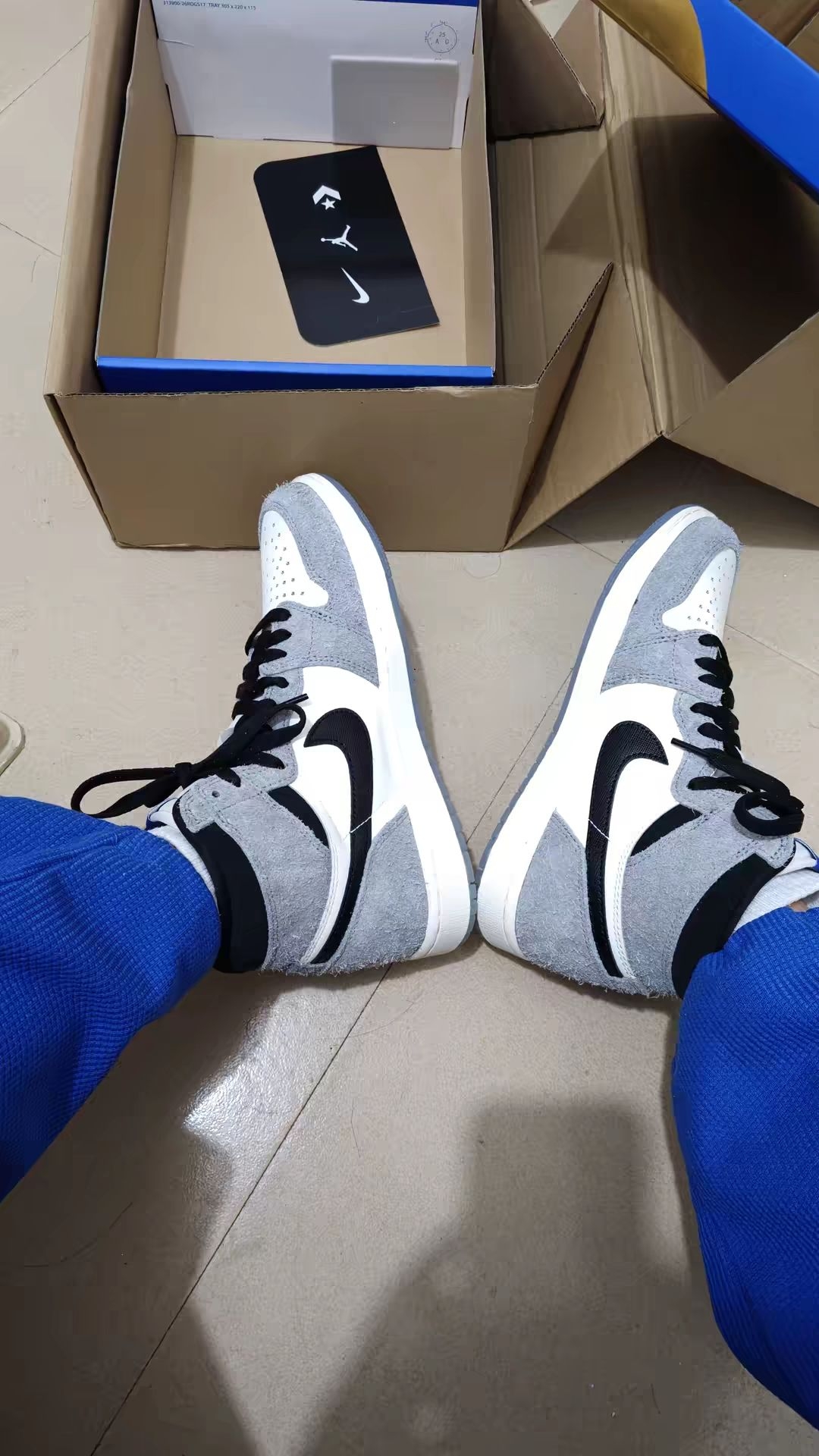 . 潮人必入AJ1｜灰白翻毛皮高帮篮球鞋