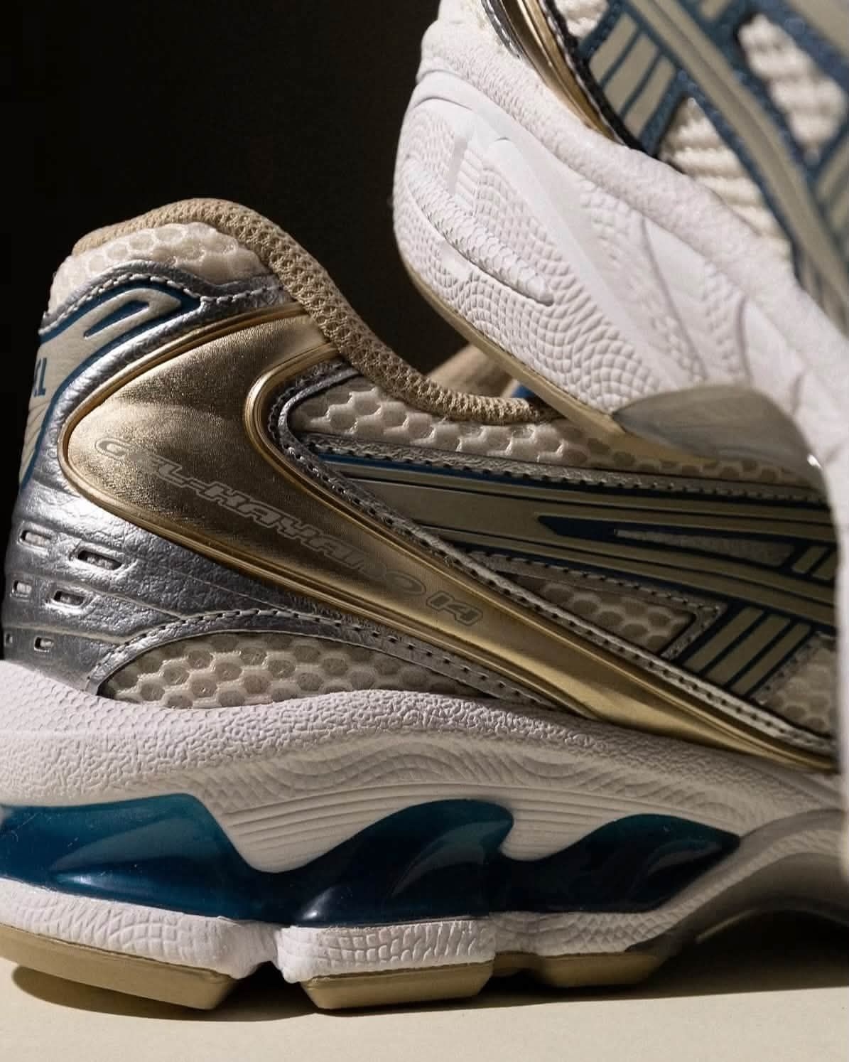 贵气复古顶配!ASICS Kayano14银金蓝静物细节鉴赏