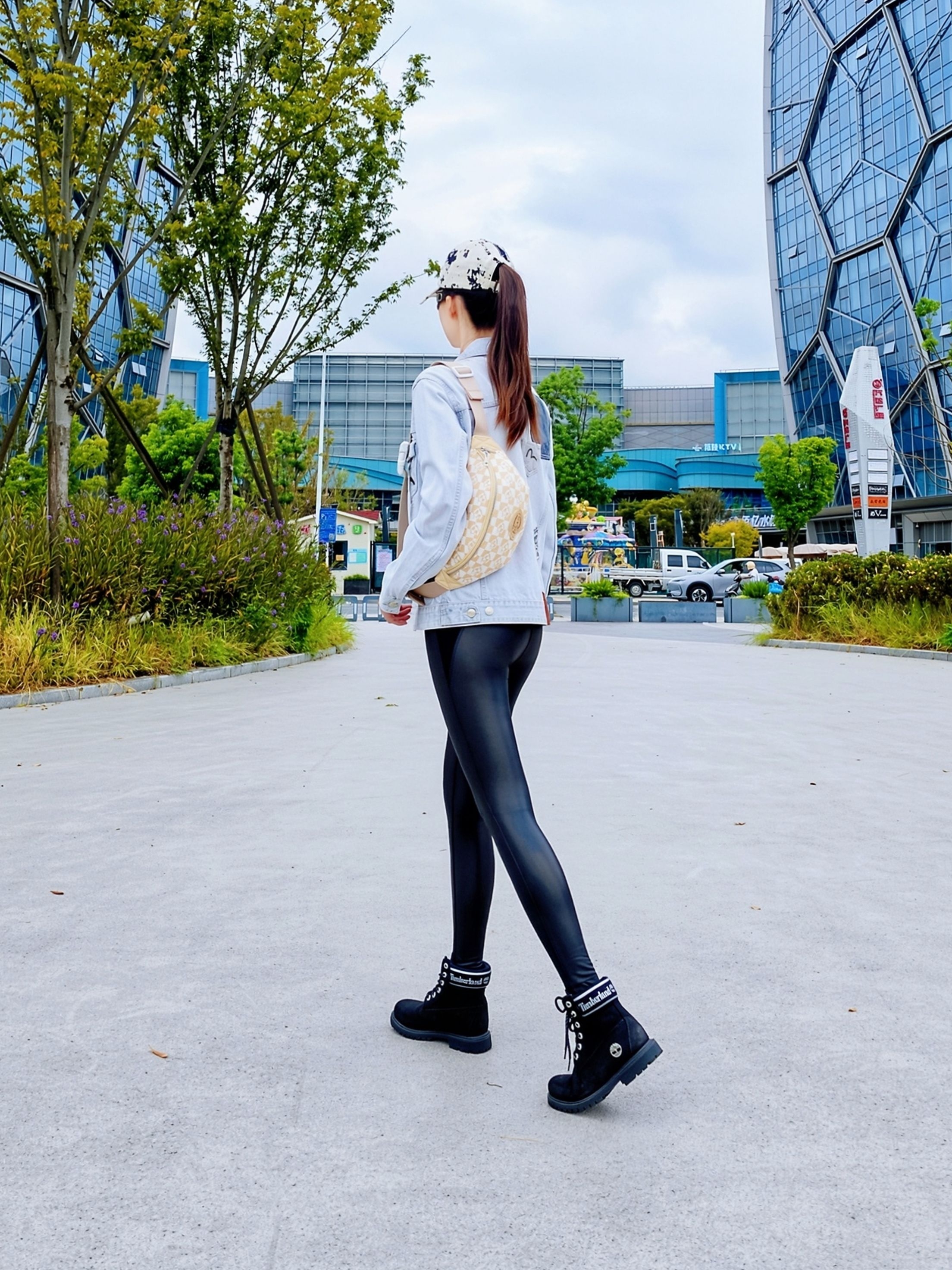 轻山系街头风混搭｜美式复古辣妹的出行日常～！