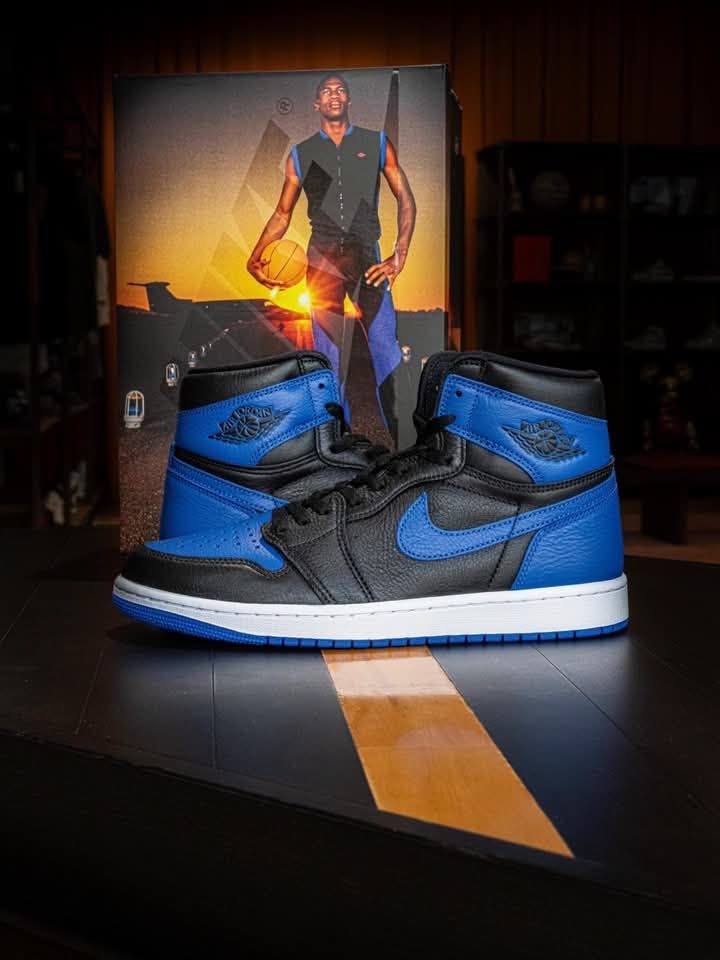 Air Jordan 1 High 黑蓝皇家蓝｜AJ1皇家蓝九孔高帮元年复刻赏析