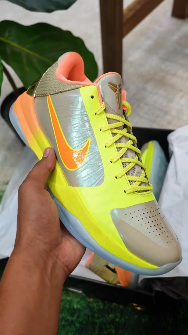 科比5 Protro EYBL学院PE｜Kobe5橄榄金渐变开箱解析