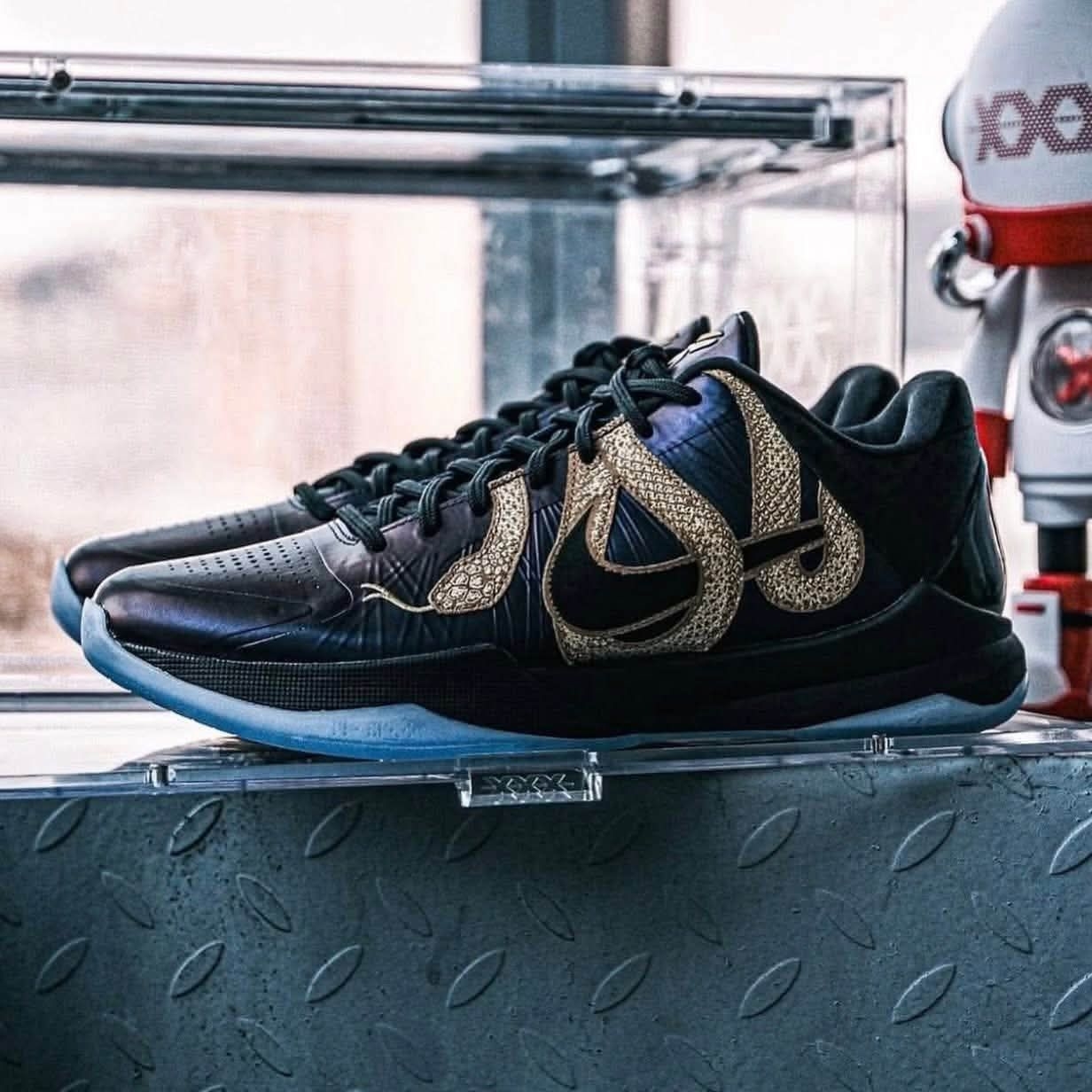 收藏级限定｜Kobe5 Protro Year of the Mamba 曼巴蛇年紫黑金