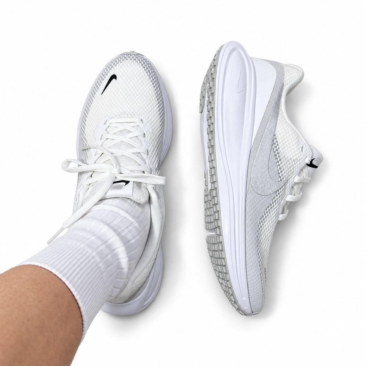 Nike Revolution 8白灰｜入门缓震跑鞋实拍全方位解析