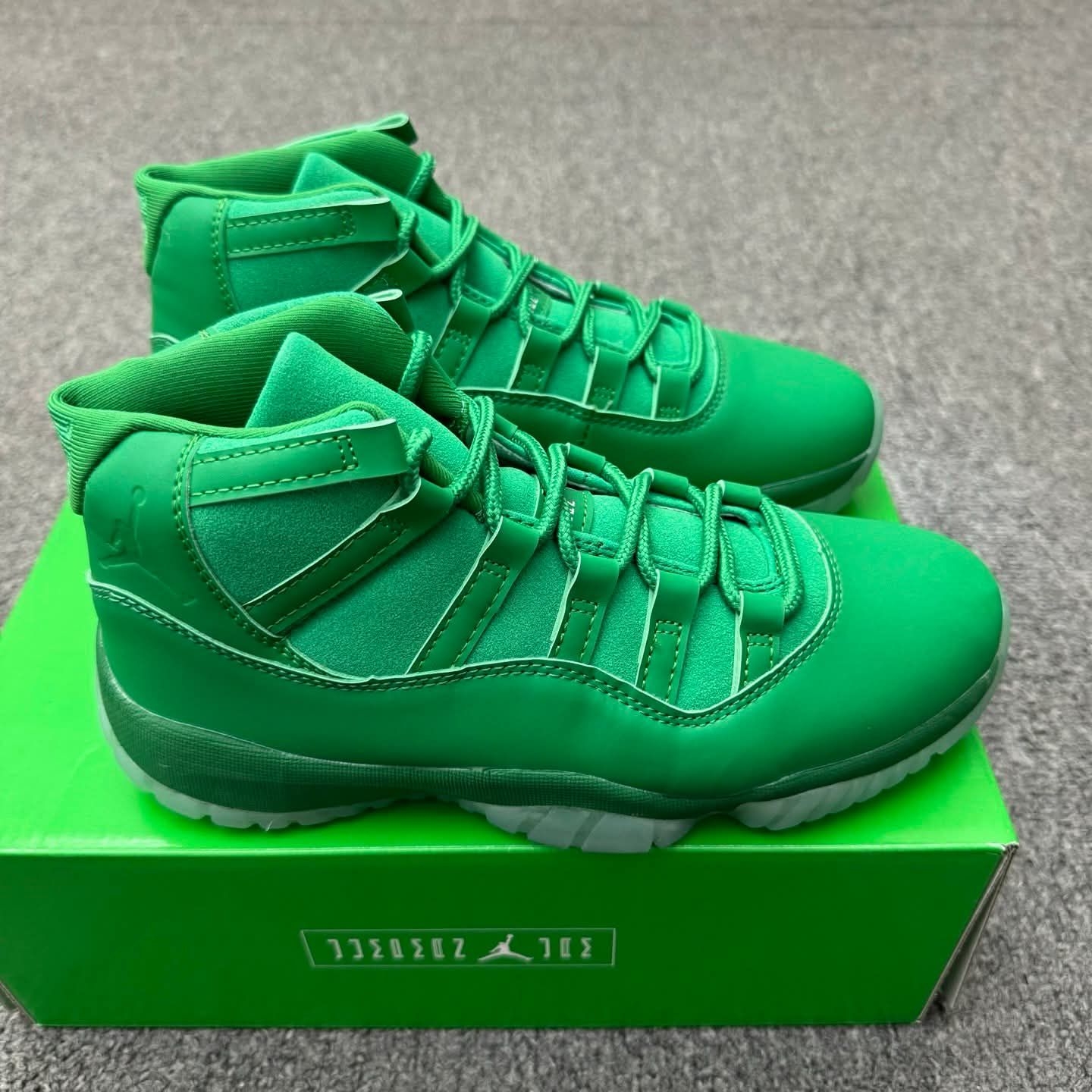 AJ11绿幕Green Screen｜Monstars主题麂皮款全方位解析
