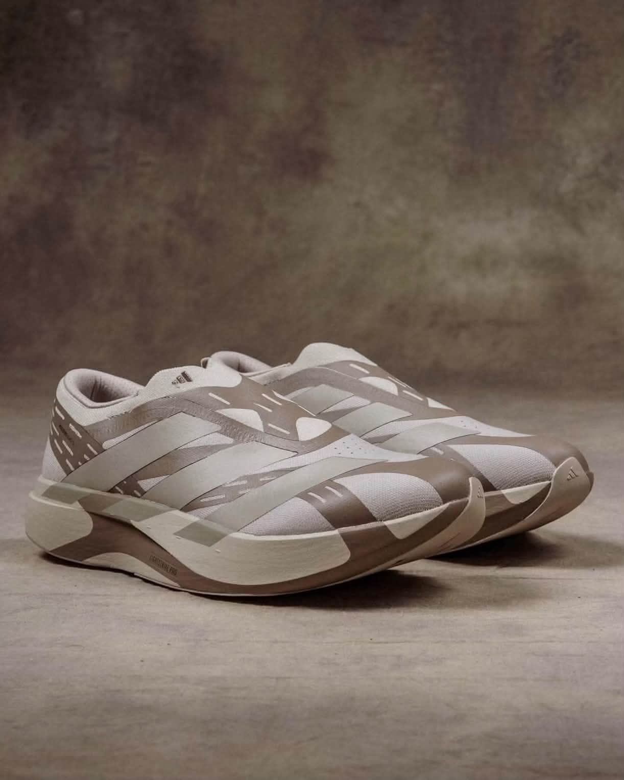低饱和大地色｜Adizero EVO SL无鞋带卡其配色赏析