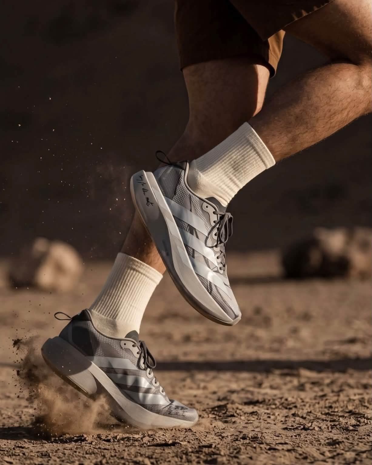 旷野质感｜Adizero Evo SL灰银大地色深度解析