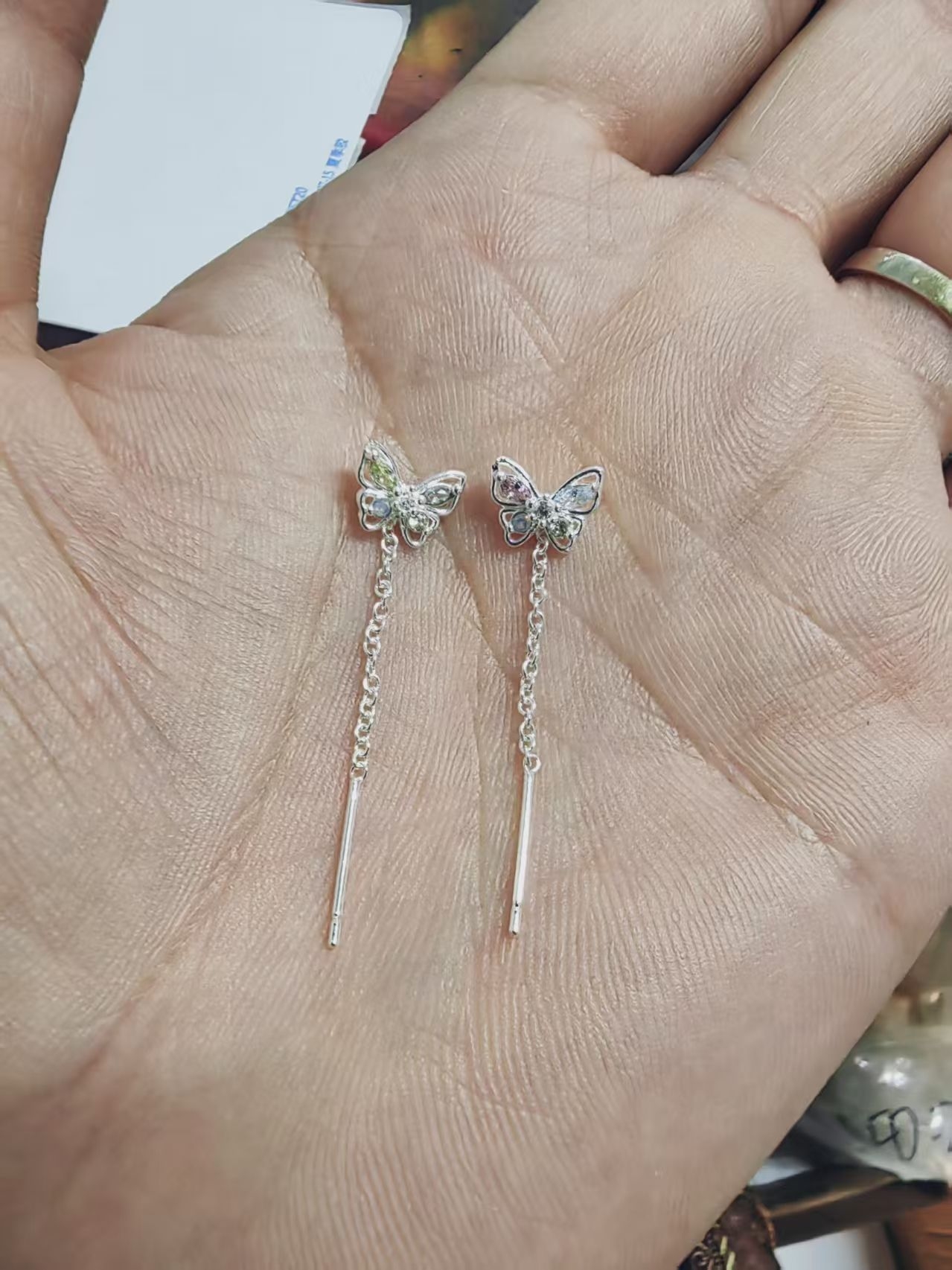 戴了一个月没撞过款,这对蝴蝶耳线太小众了🦋