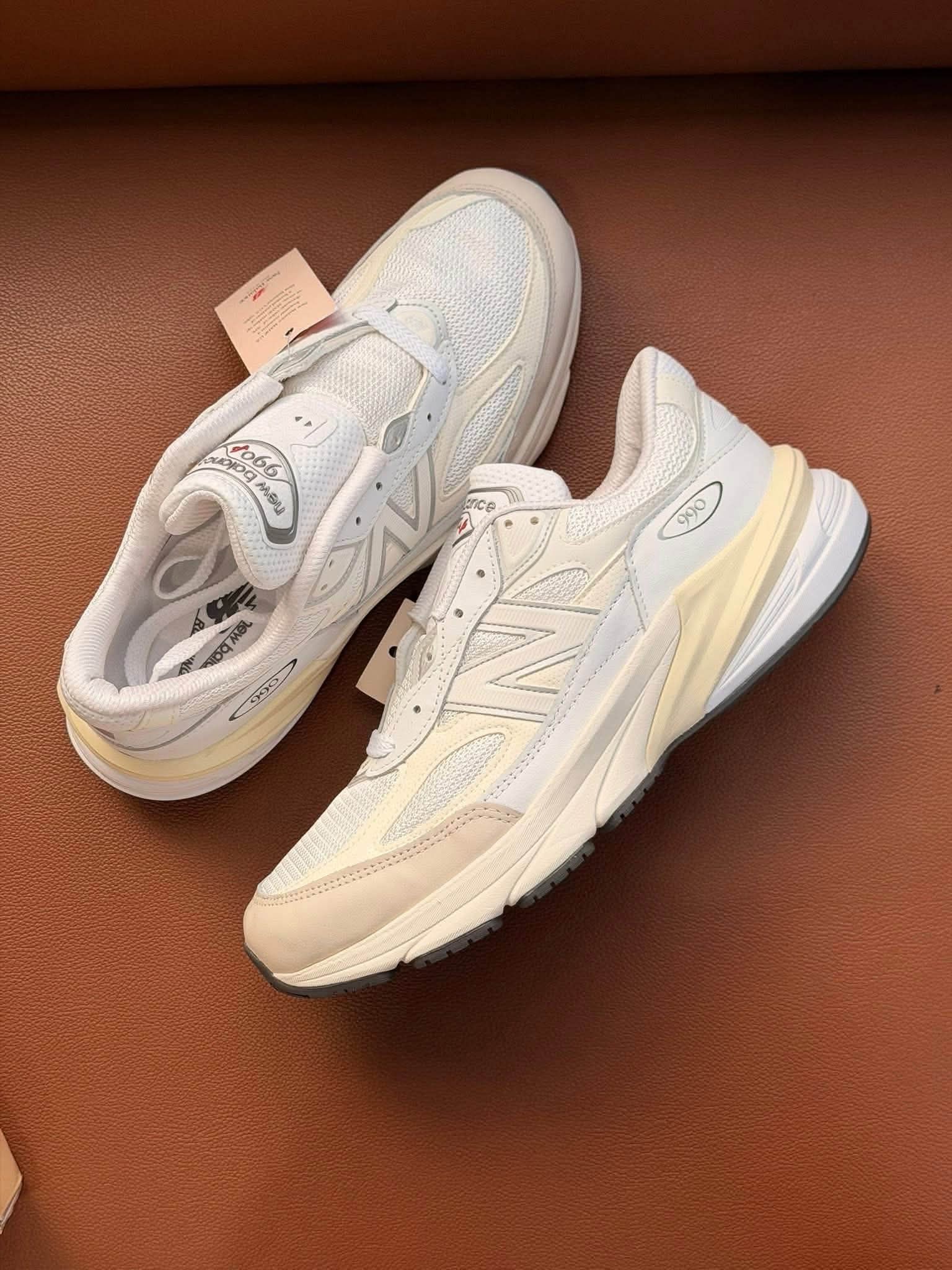 美拉德浅调神鞋｜New Balance 990v6奶白做旧款盘点