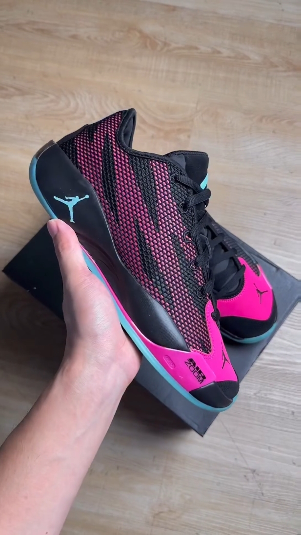 黑粉渐变+冰蓝外底｜Jordan Luka 77 东契奇签名鞋全解析