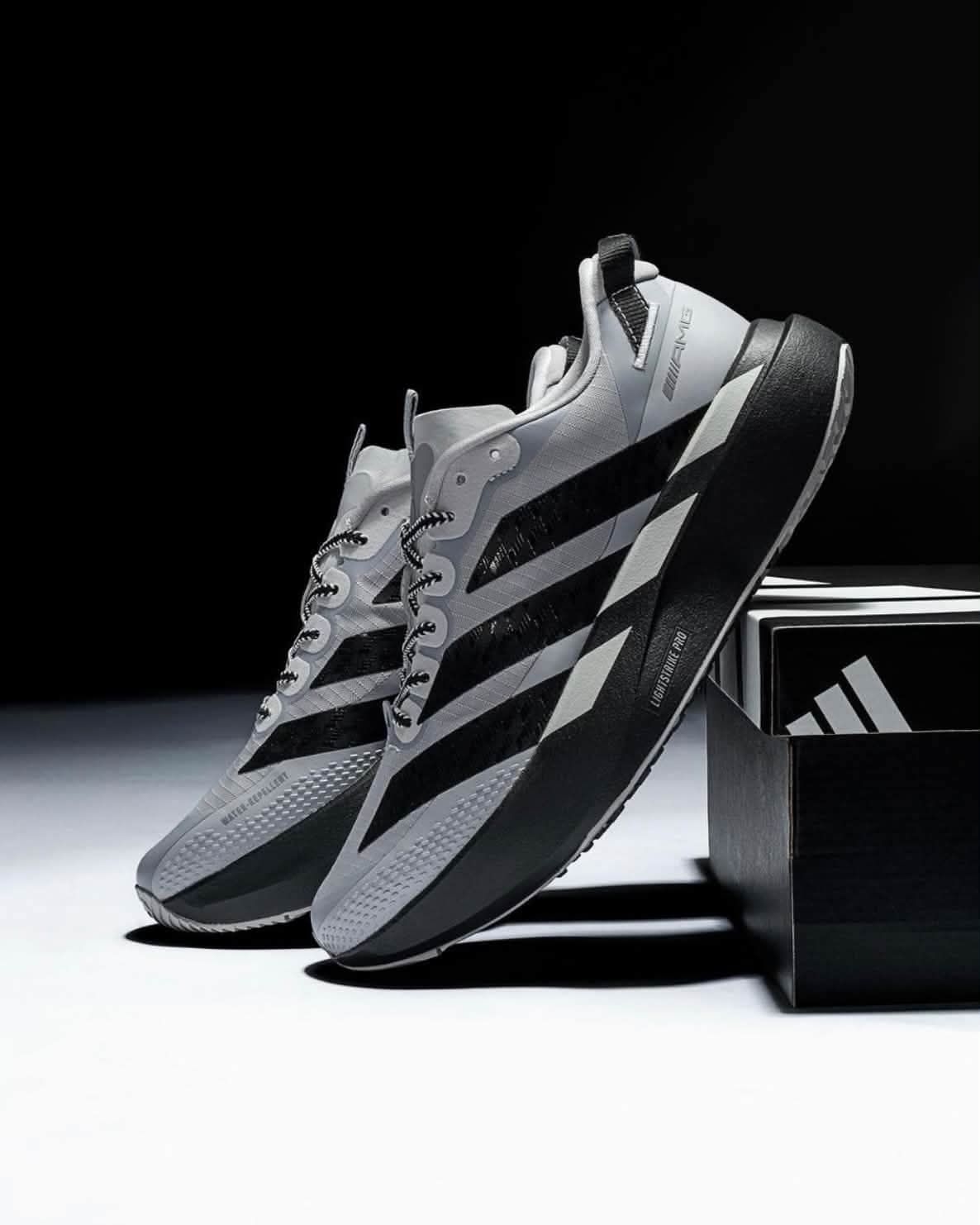 黑白机能风｜Adidas Adizero AMG联名跑鞋 专业解析