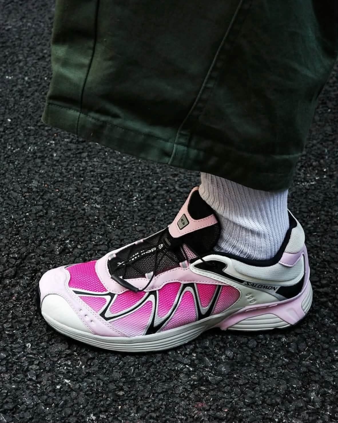 Y2K复古拿捏｜Salomon XT‑Whisper粉白上脚绝了