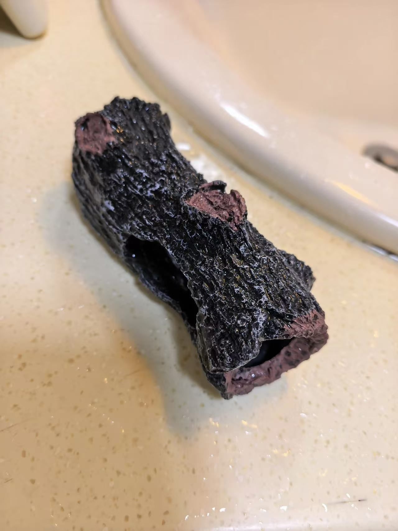 鱼缸造景摆件怎么挑,这个树脂树洞给了几个参考