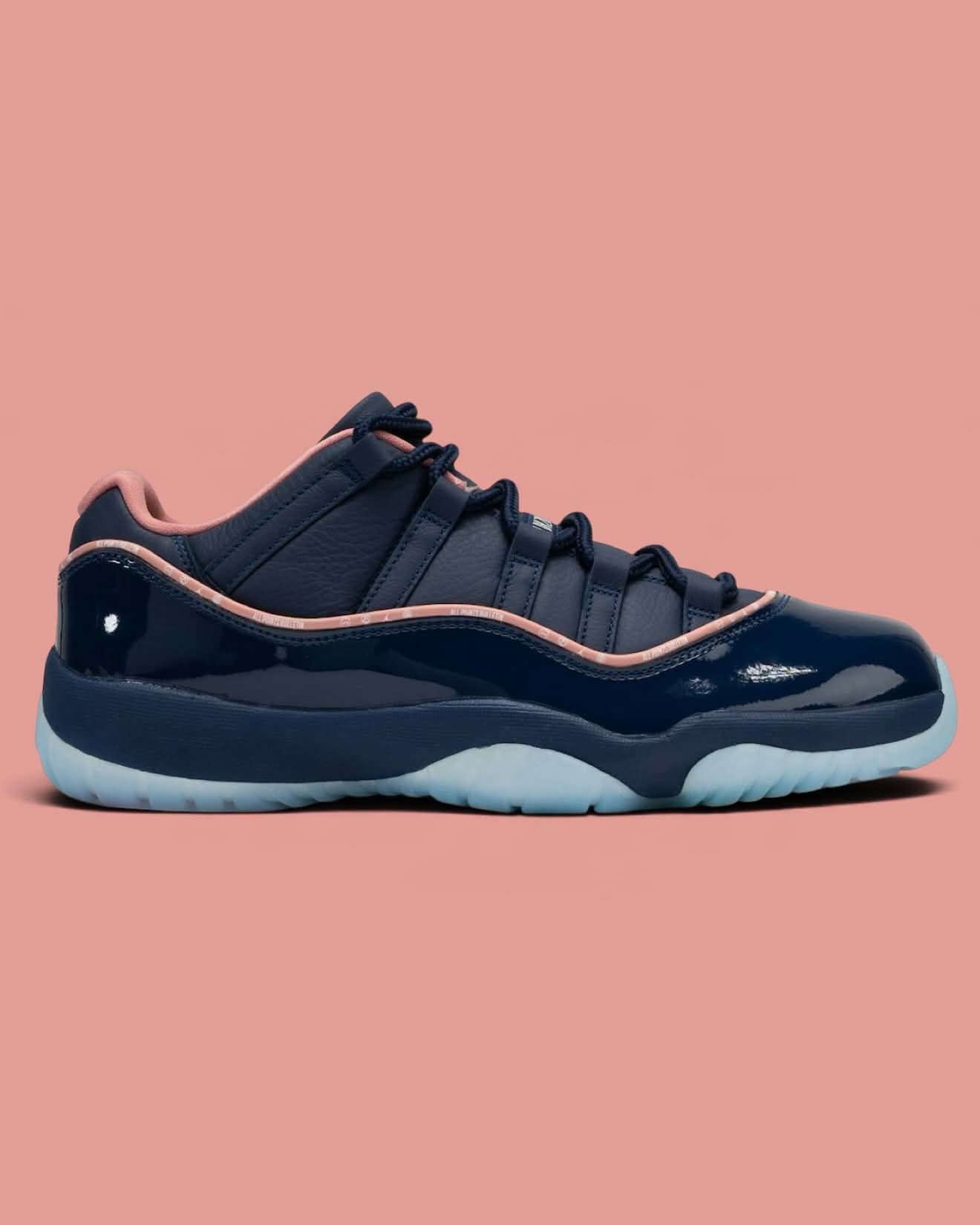 温柔撞色!Air Jordan 11 Low 藏青裸粉低帮