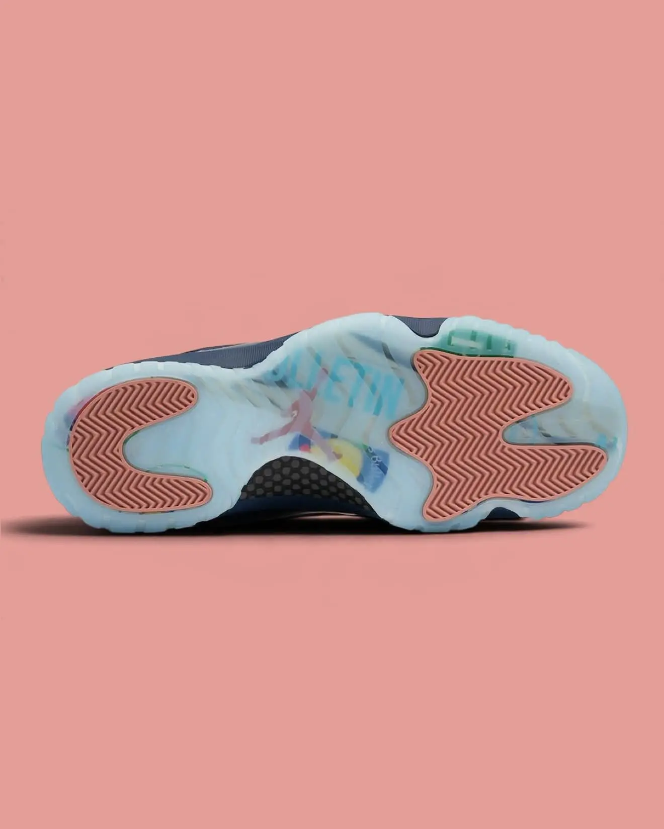 温柔撞色!Air Jordan 11 Low 藏青裸粉低帮
