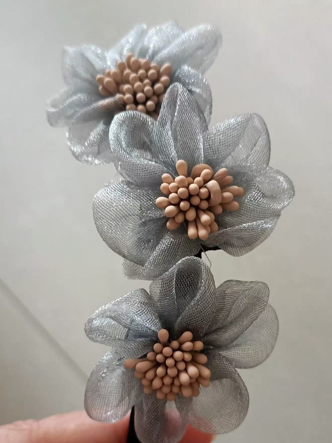 春夏发型小心机,花朵盘发器让丸子头更出彩