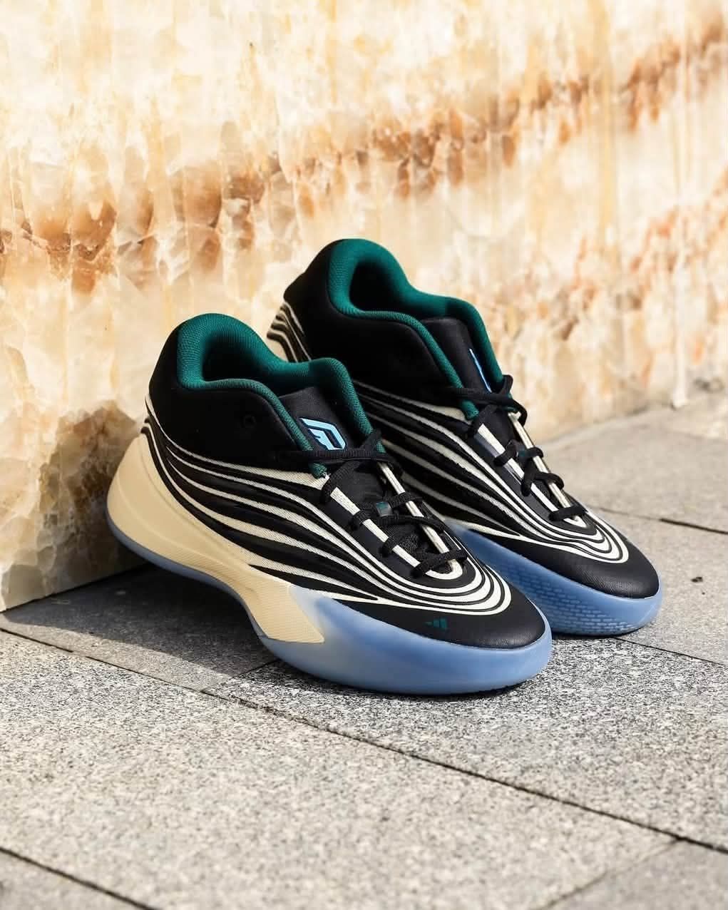 复古氛围感拉满🌊adidas达米恩·利拉德10代黑米绿渐变篮球鞋