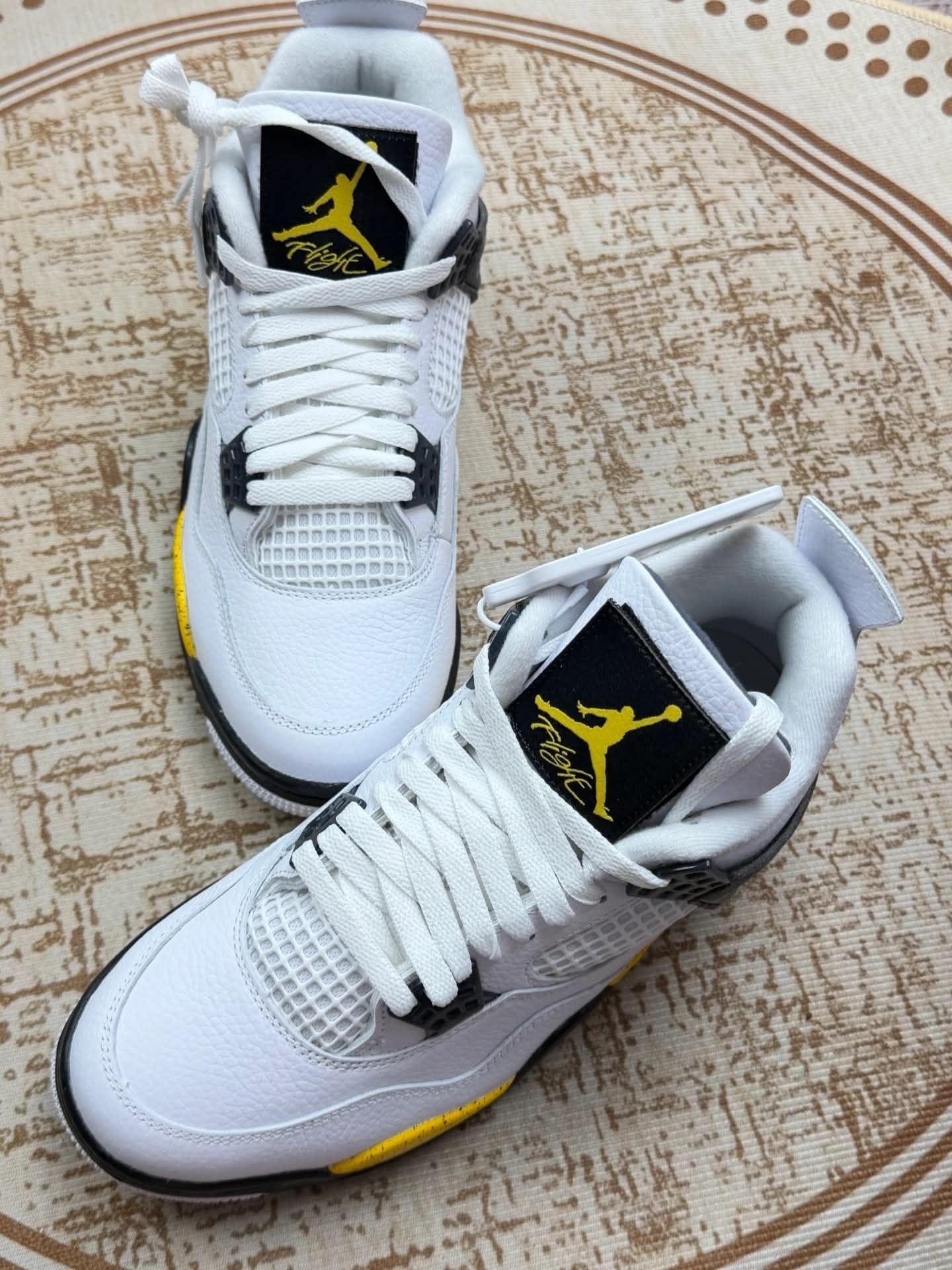 清新亮眼✨Air Jordan 4 白黄雷电温柔又高级