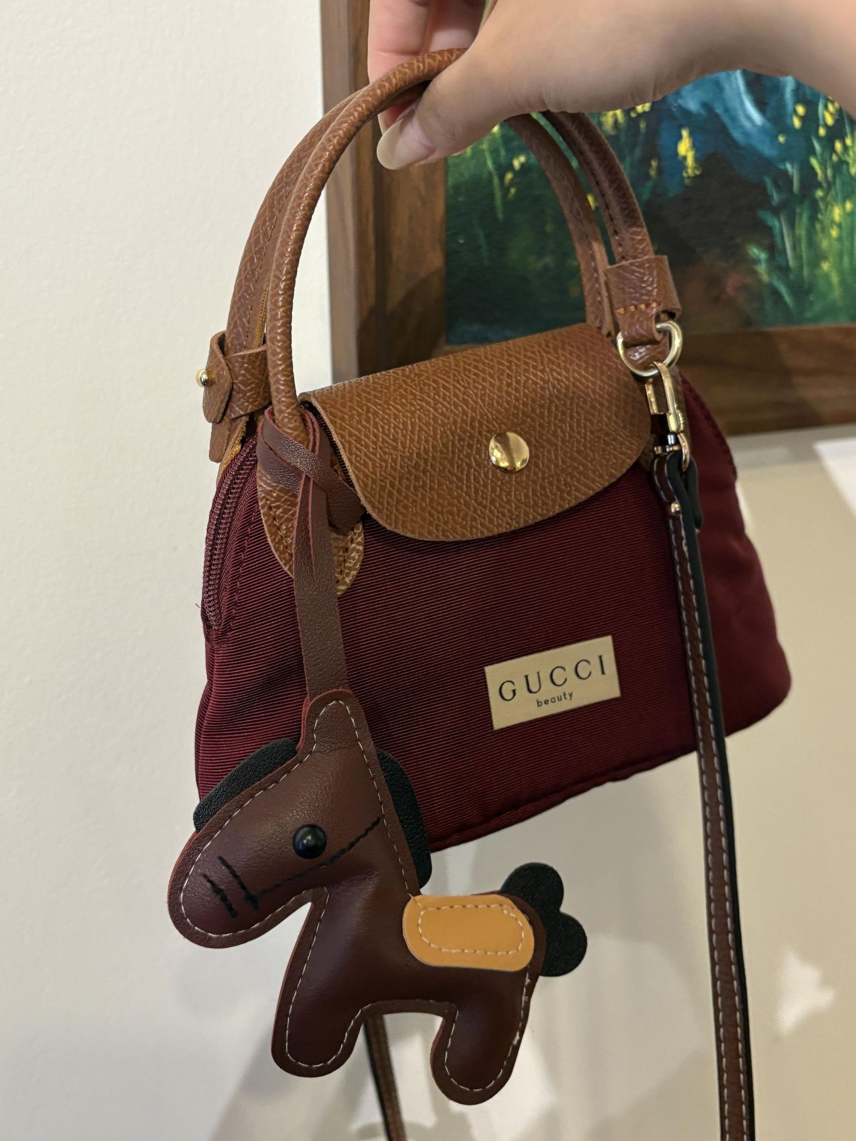 GUCCI古驰酒红贝壳小包 带小马挂件可斜挎
