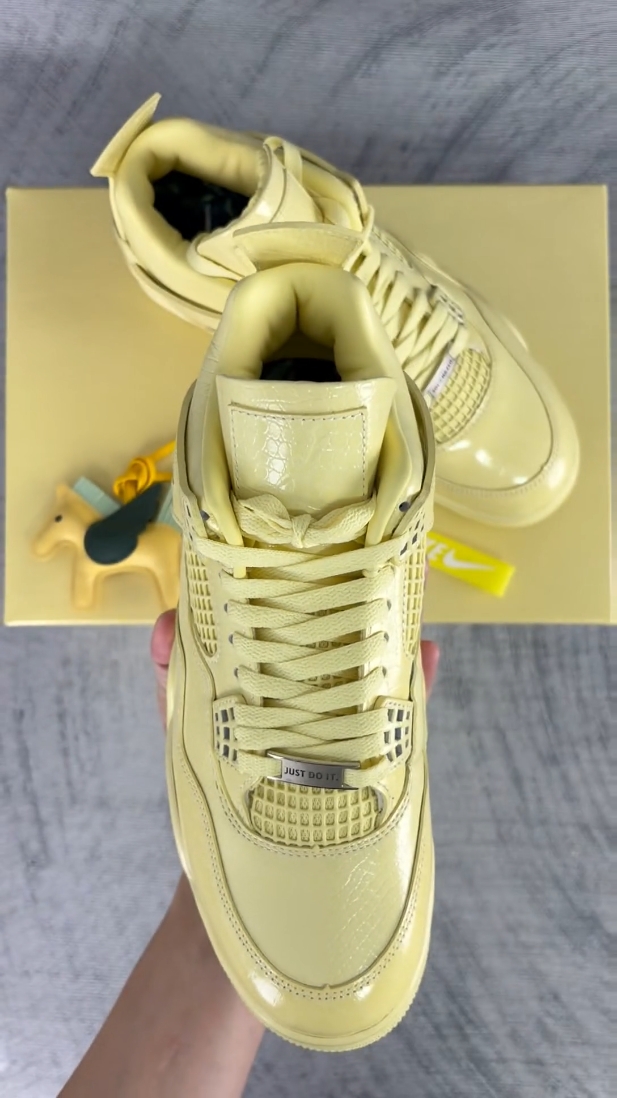 奶黄治愈💛J Balvin × Air Jordan 4 联名“太阳黄”