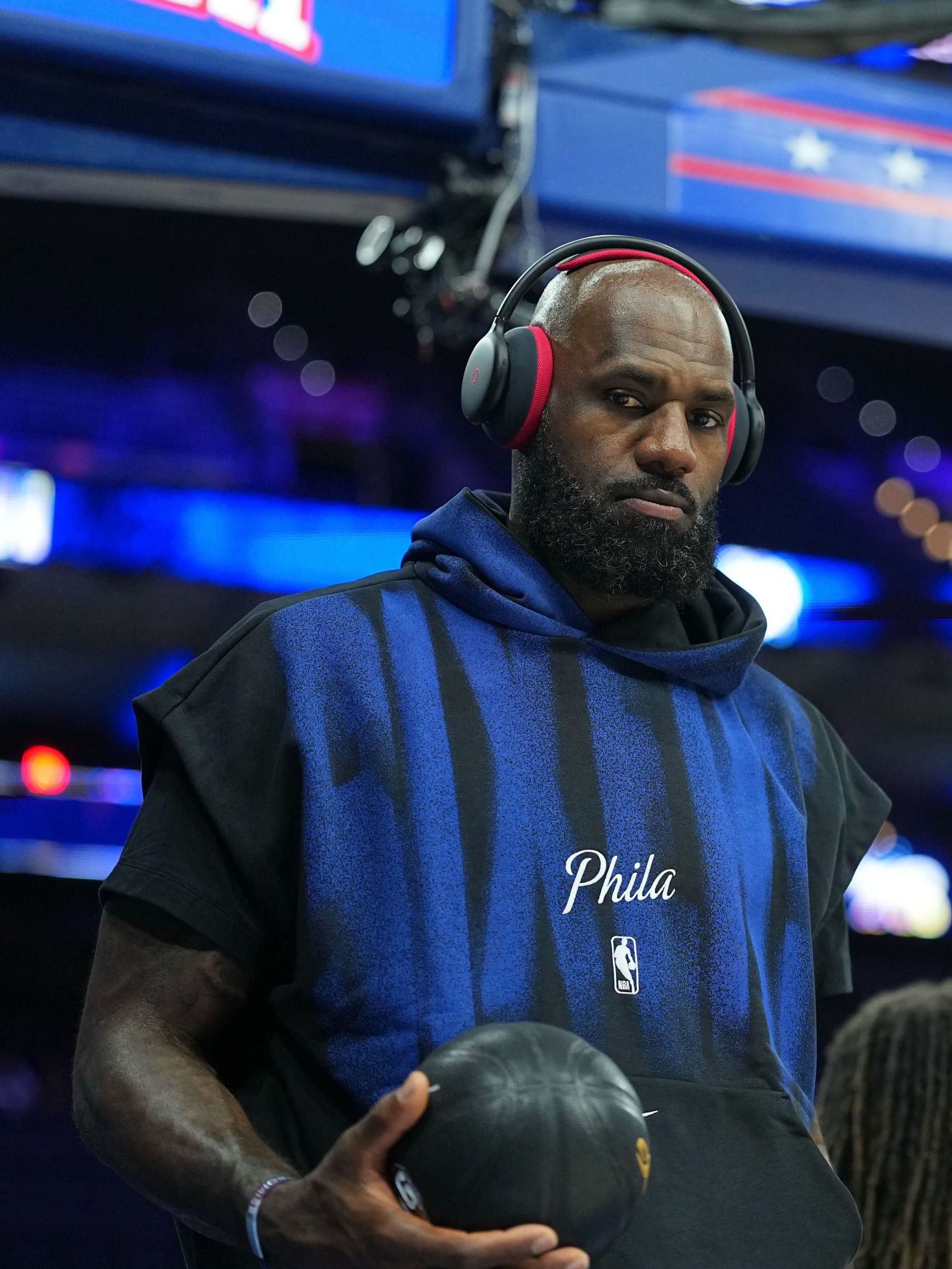 传奇继续!LeBron 24亮相,老詹最新一代签名战靴