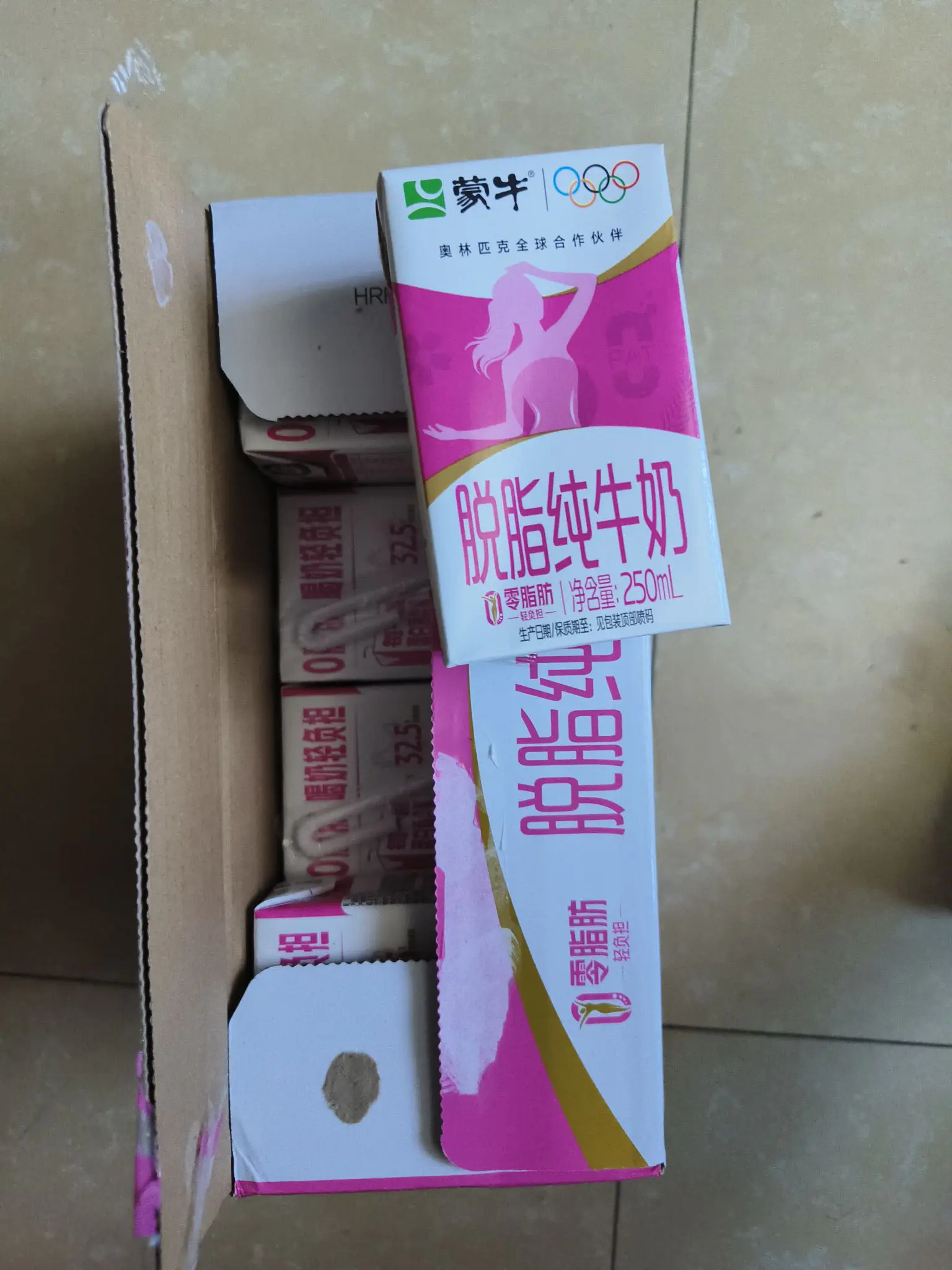 蒙牛脱脂纯牛奶!