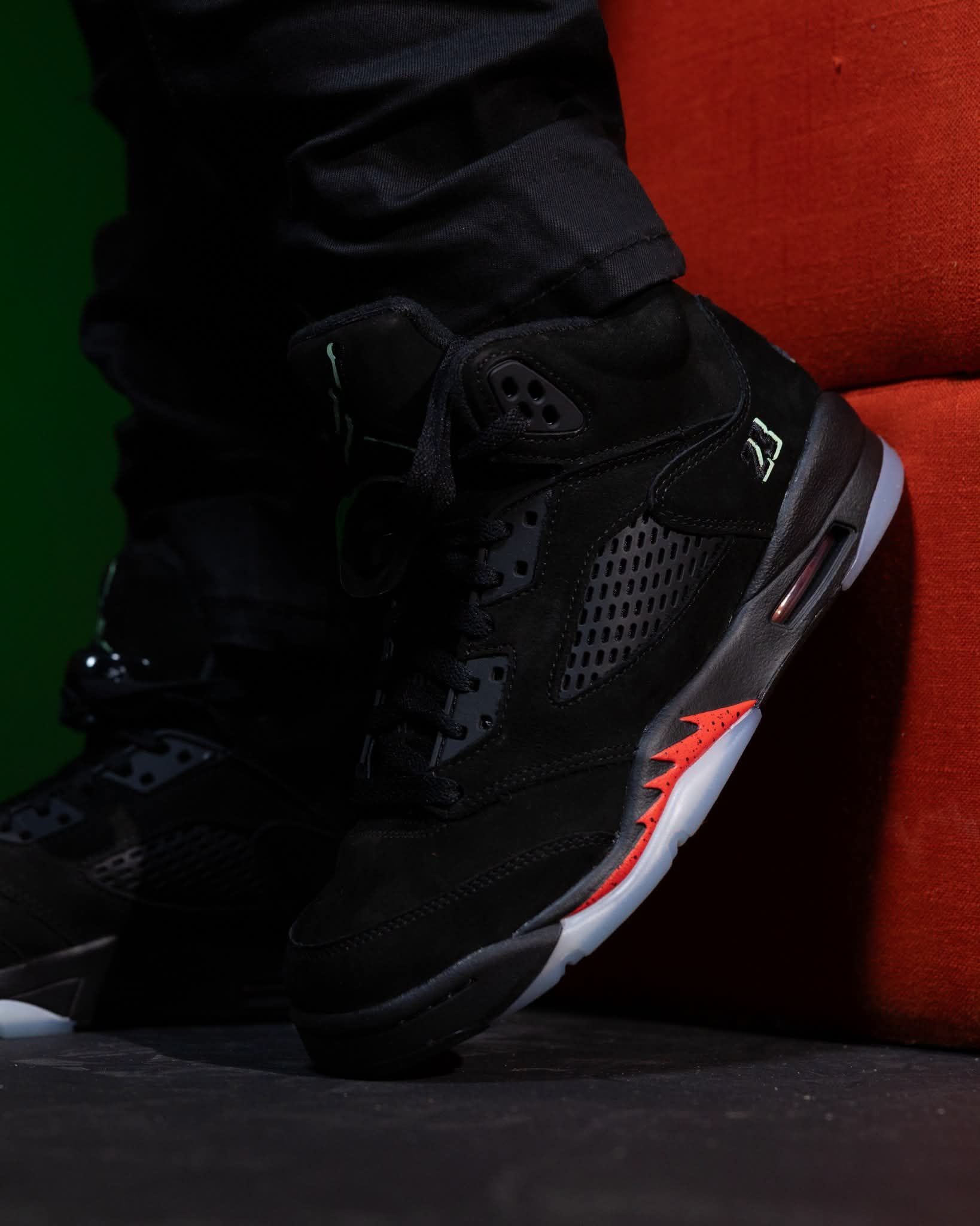 暗夜万圣节🎃Air Jordan 5 Retro 黑红夜光太顶了