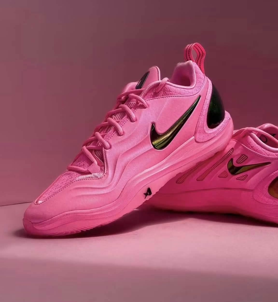 蜜桃粉战神｜Nike A'Two EP 阿贾·威尔逊签名球鞋全方位解析
